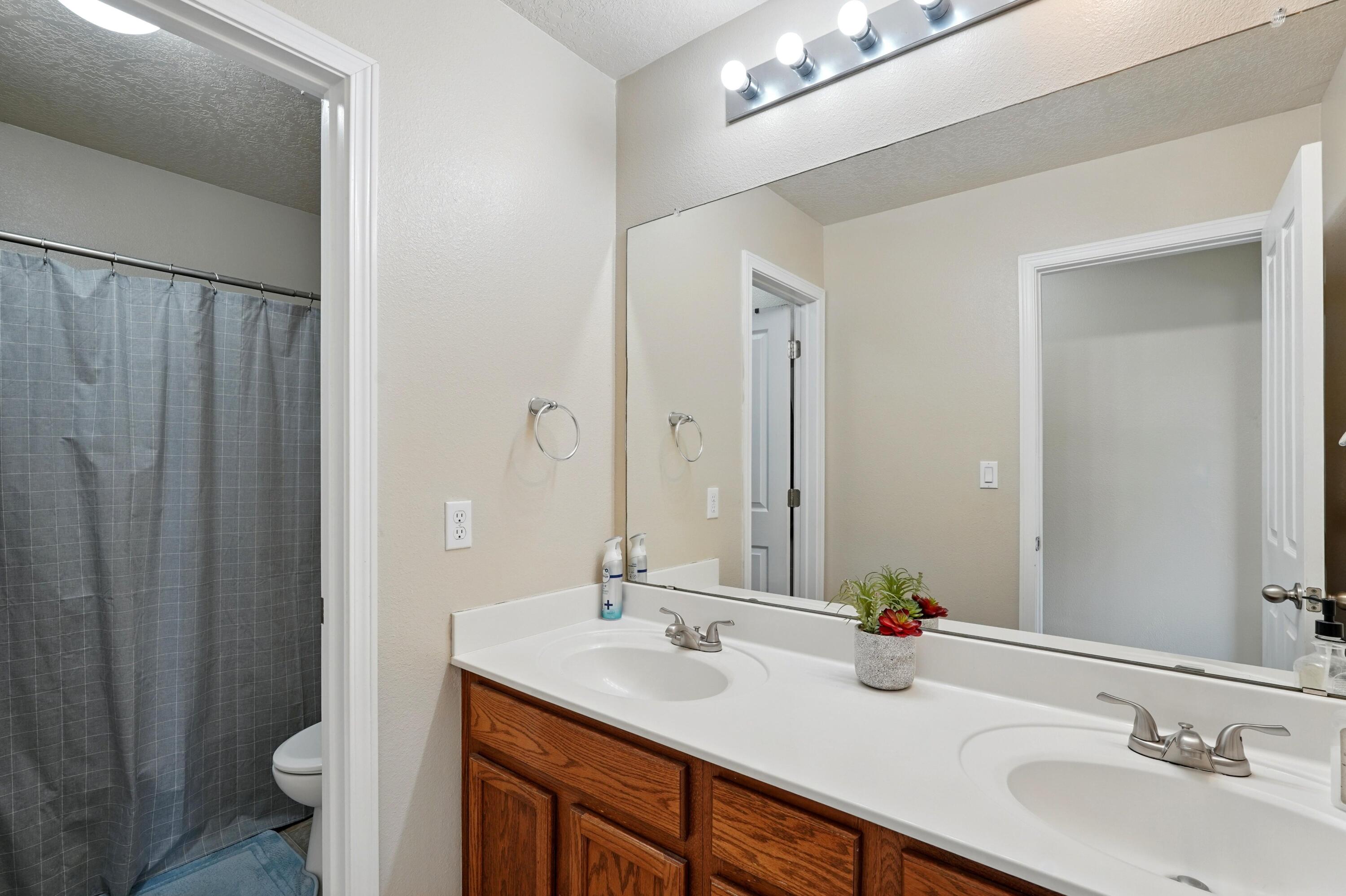 3615 BUCKSKIN Loop NE