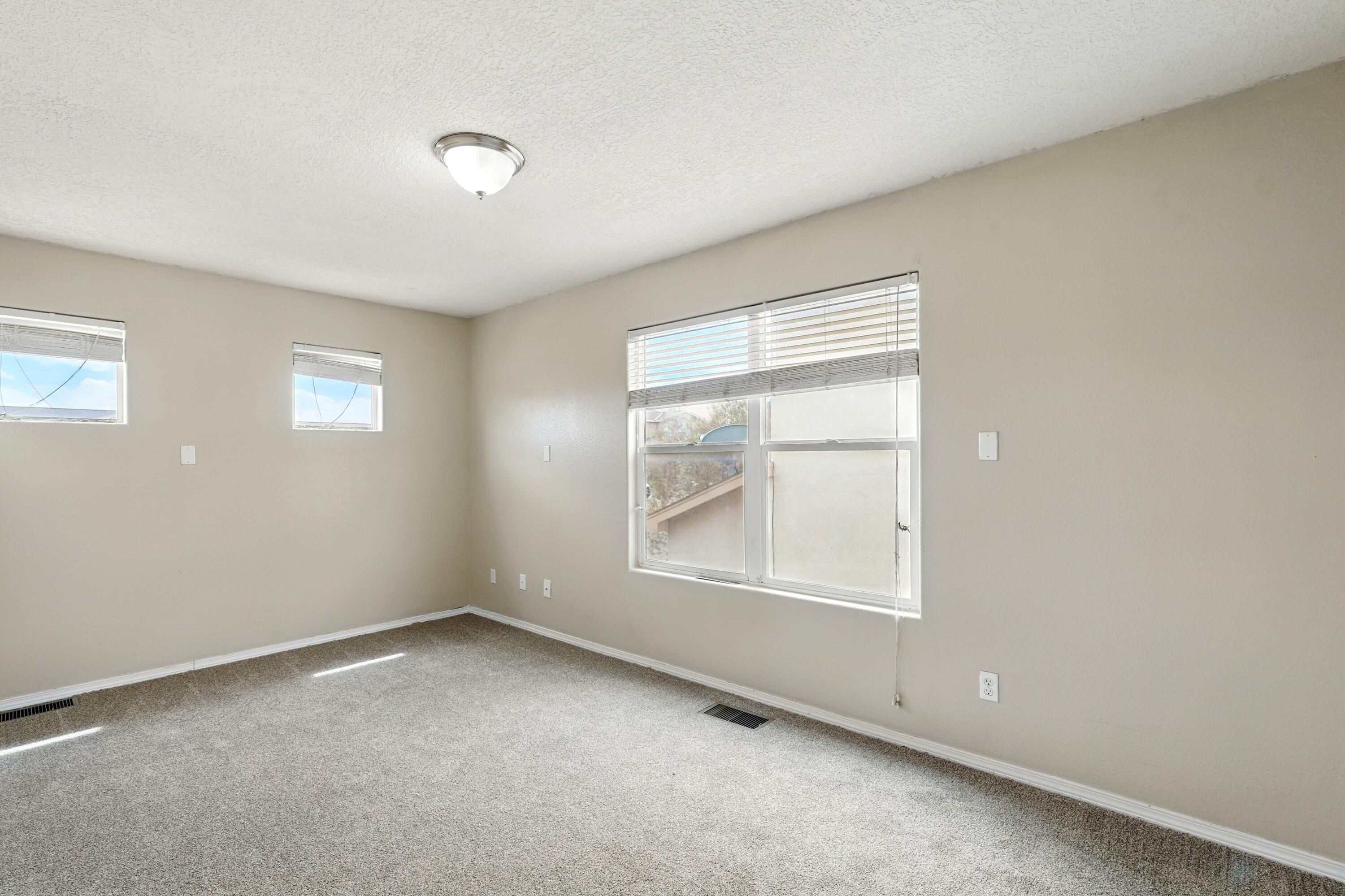 3615 BUCKSKIN Loop NE