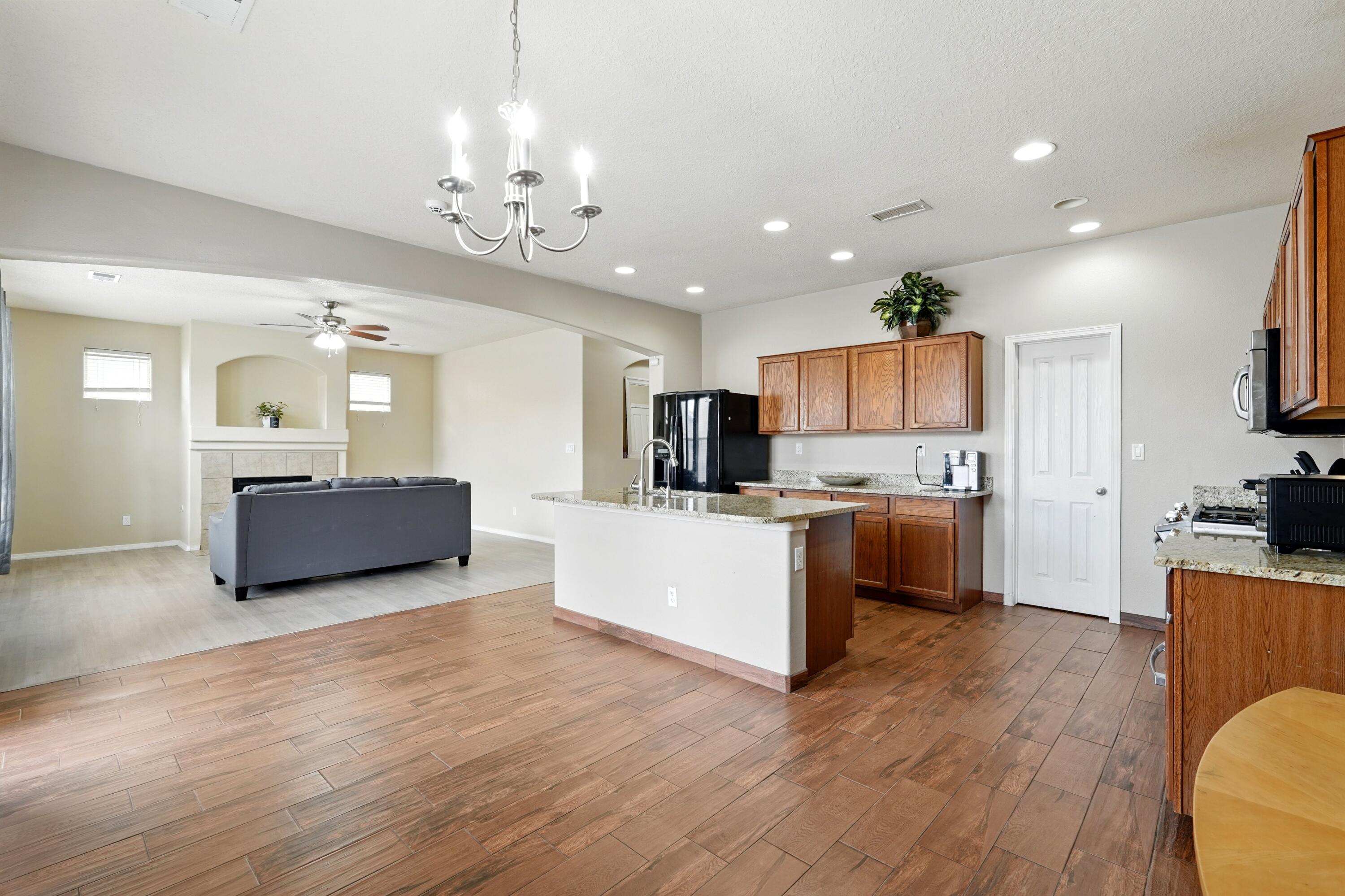 3615 BUCKSKIN Loop NE