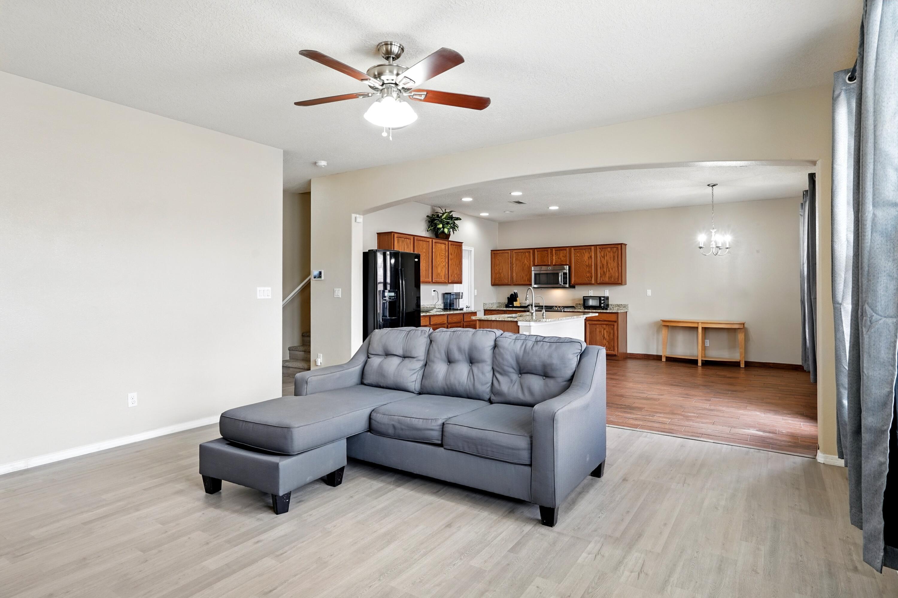 3615 BUCKSKIN Loop NE