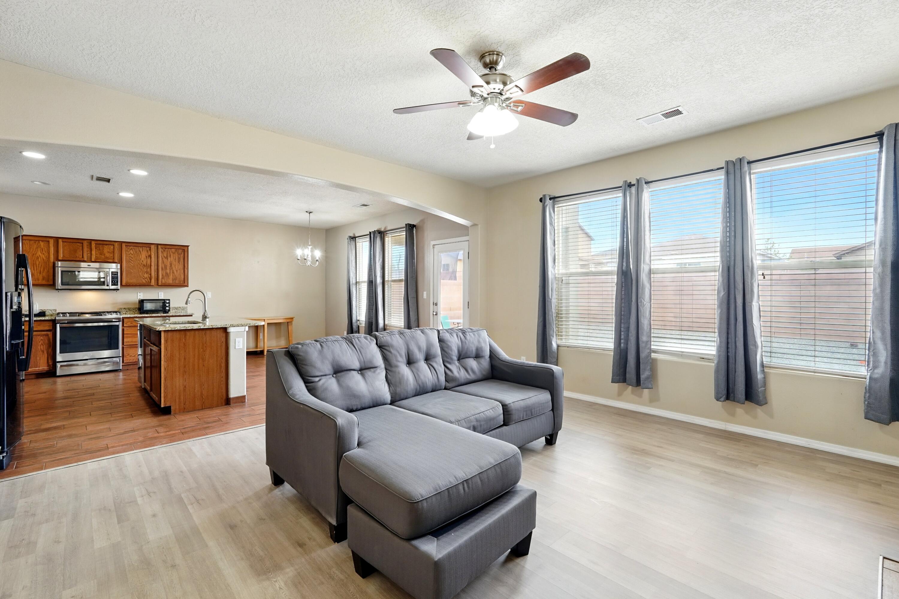 3615 BUCKSKIN Loop NE