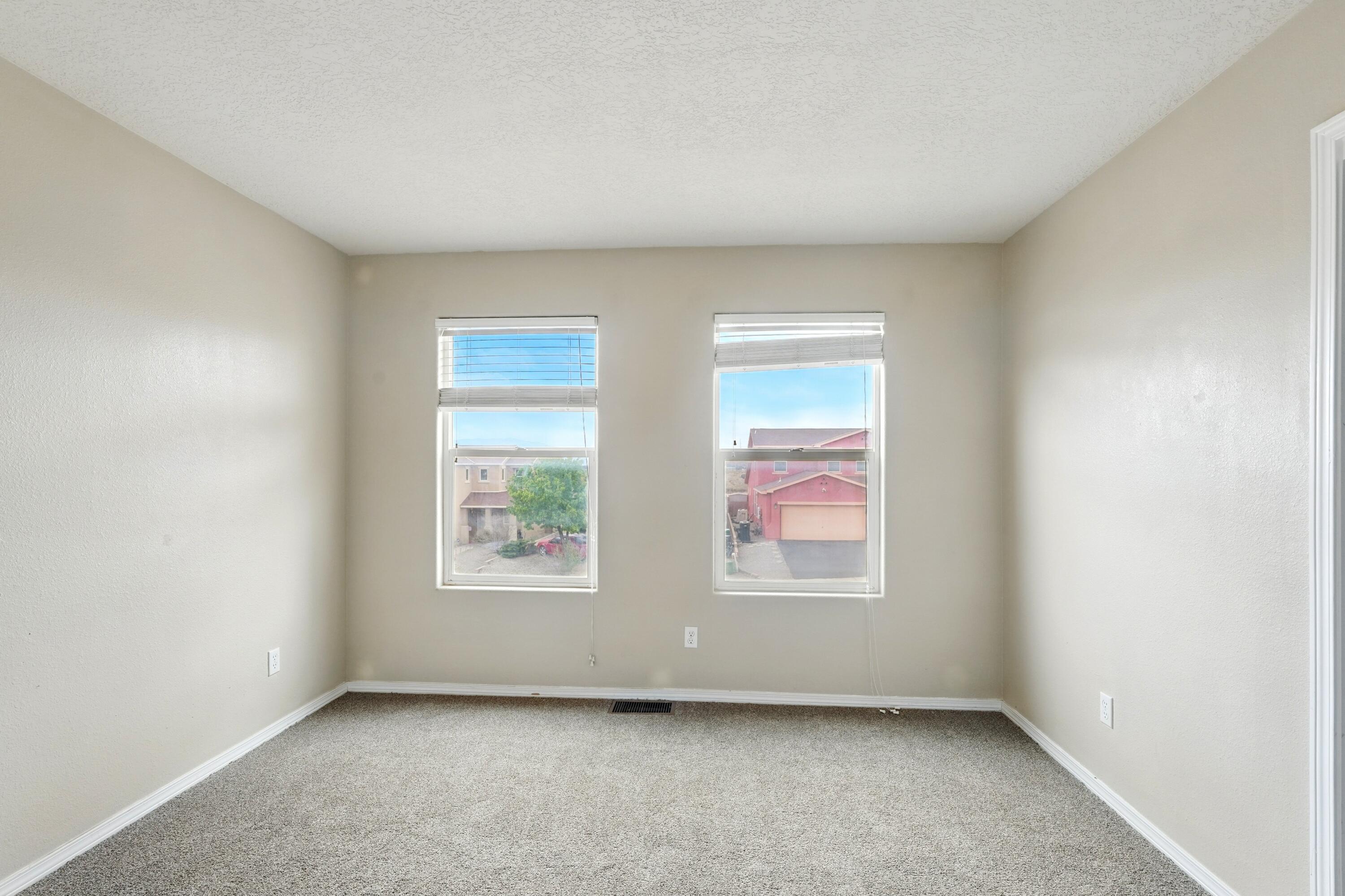 3615 BUCKSKIN Loop NE