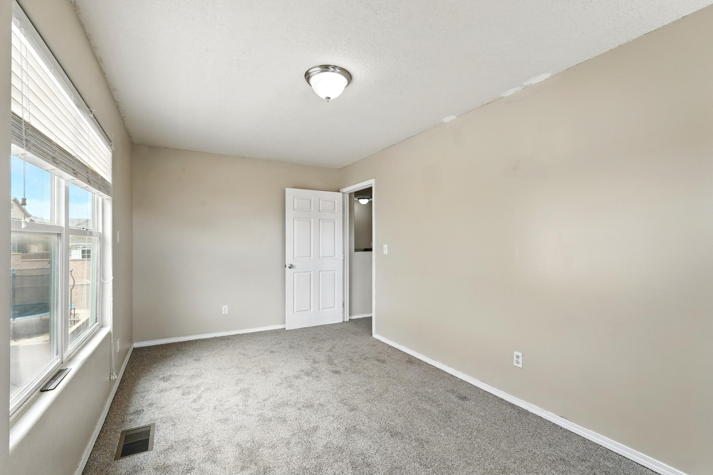 3615 BUCKSKIN Loop NE