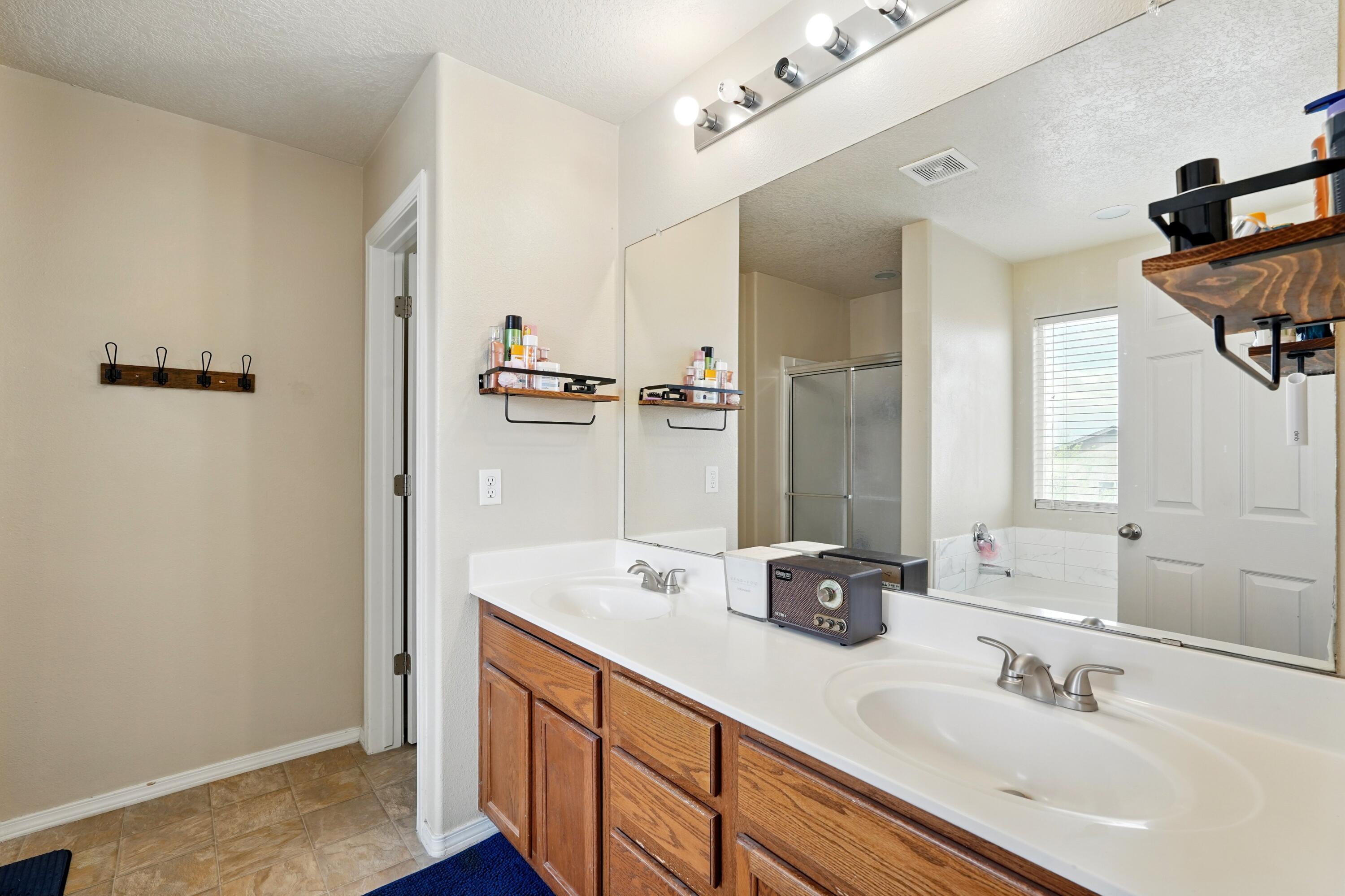 3615 BUCKSKIN Loop NE