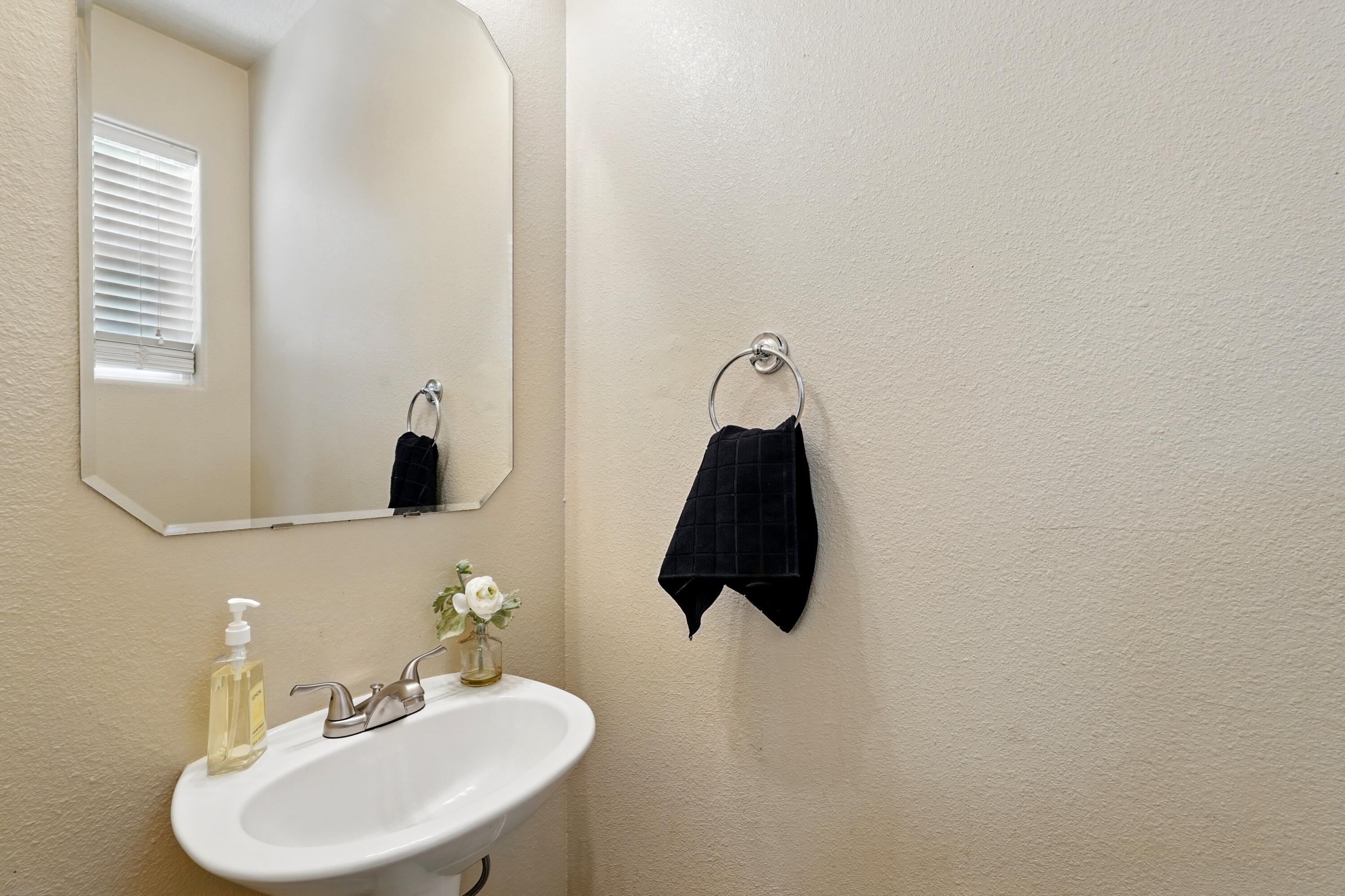 3615 BUCKSKIN Loop NE