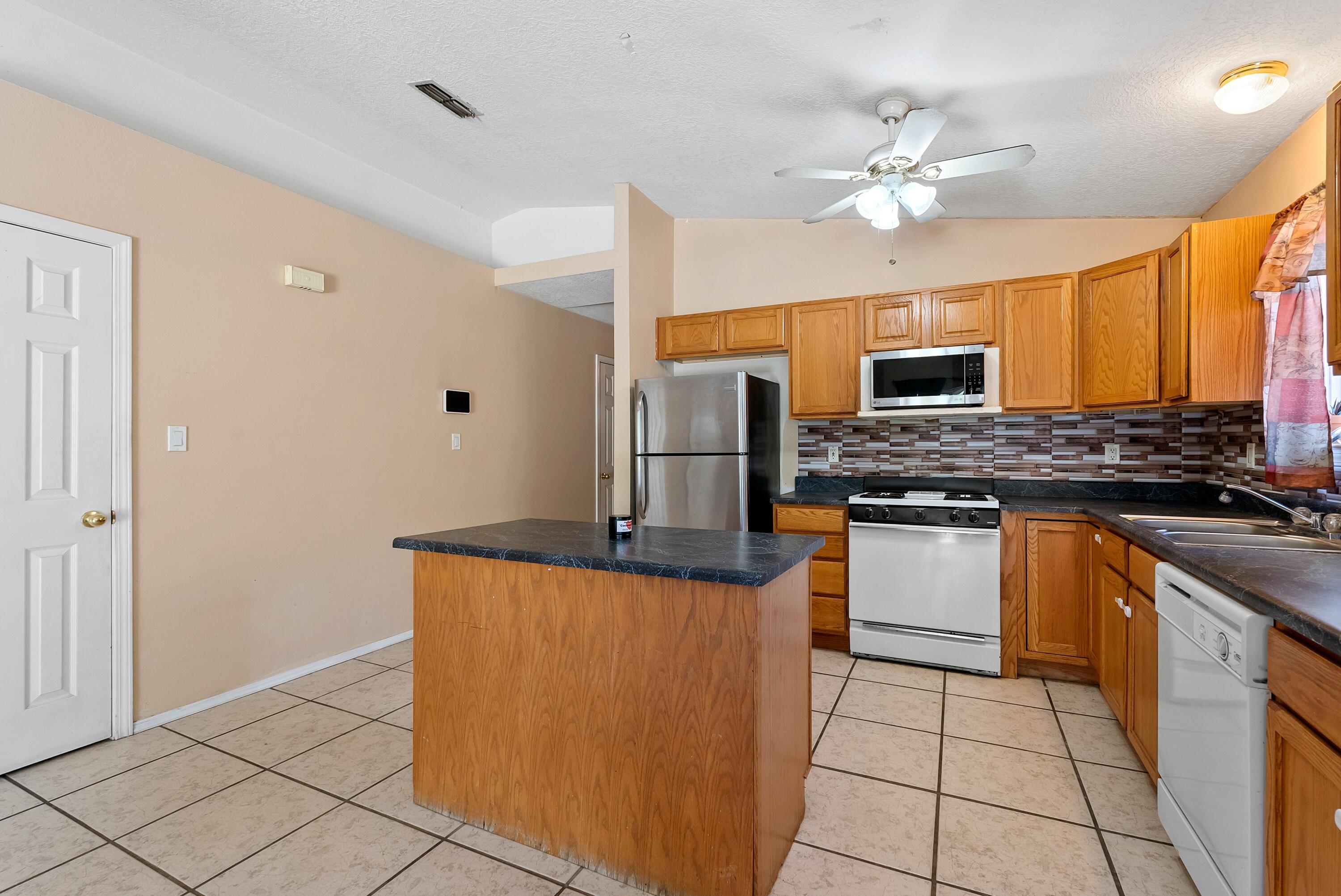 516 HARTMAN Drive SW