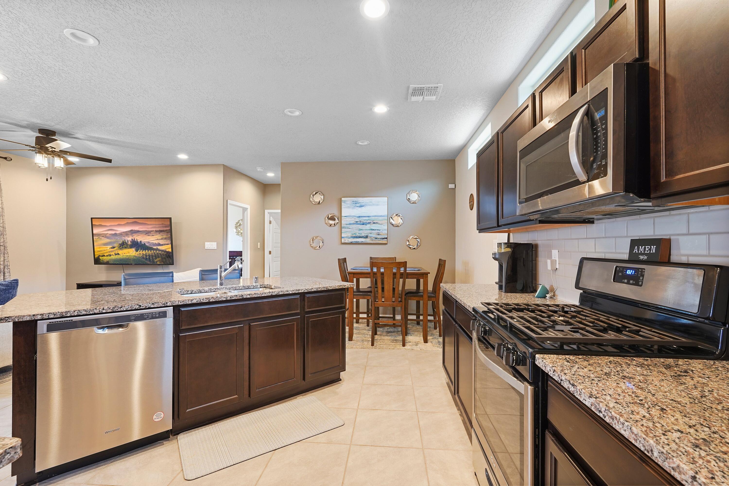 1672 TIERRA VERDE Loop