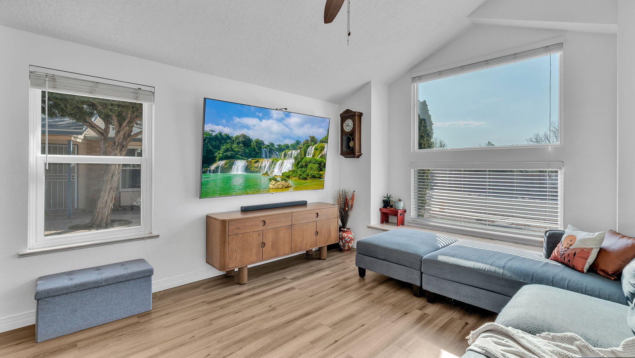 1093 CAMINO DEL REY Drive