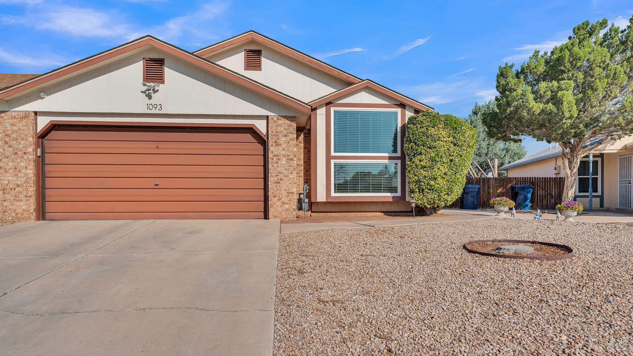 1093 CAMINO DEL REY Drive