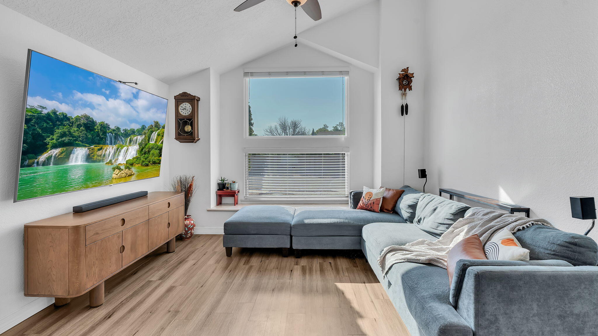 1093 CAMINO DEL REY Drive