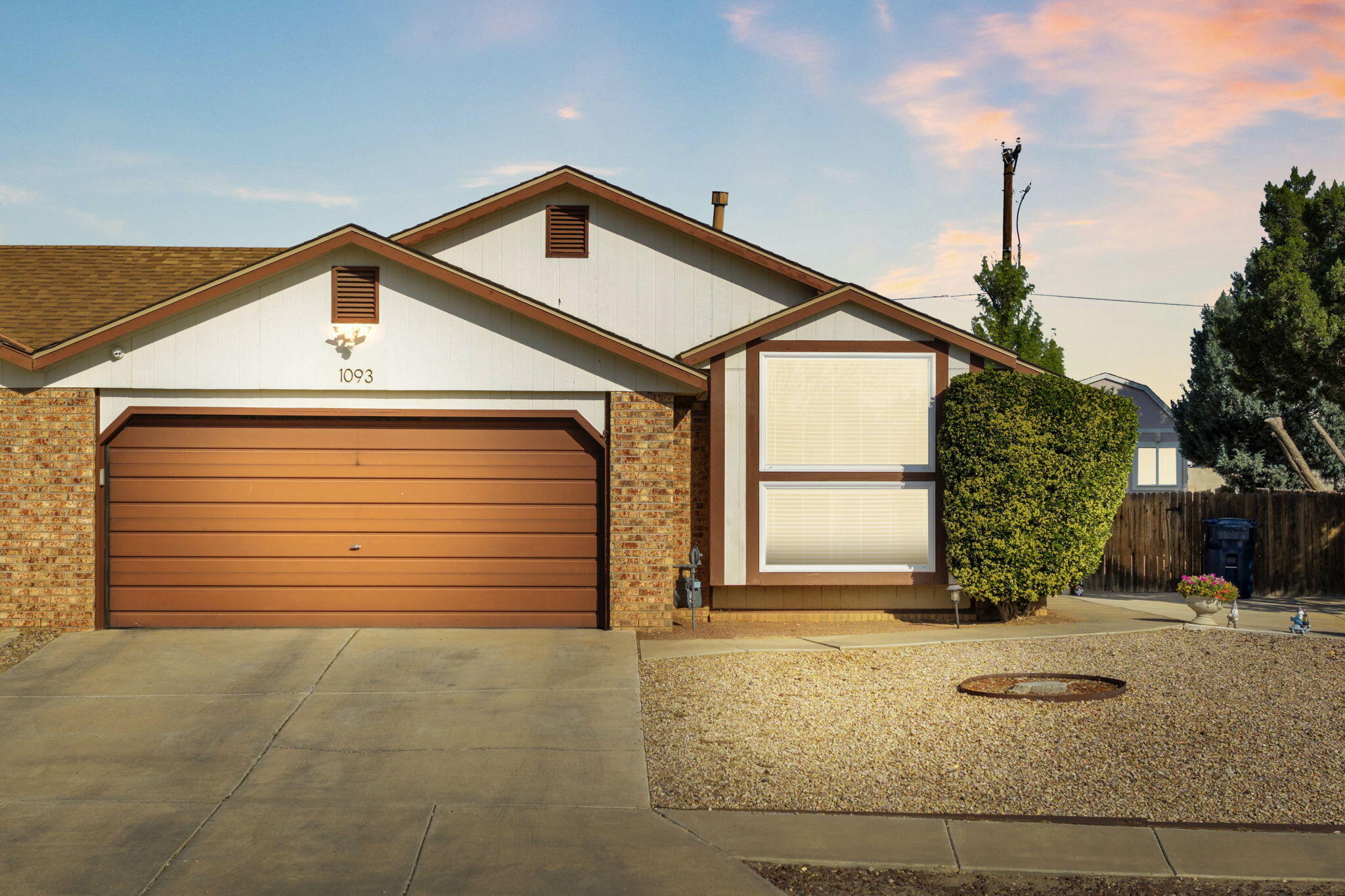 1093 CAMINO DEL REY Drive