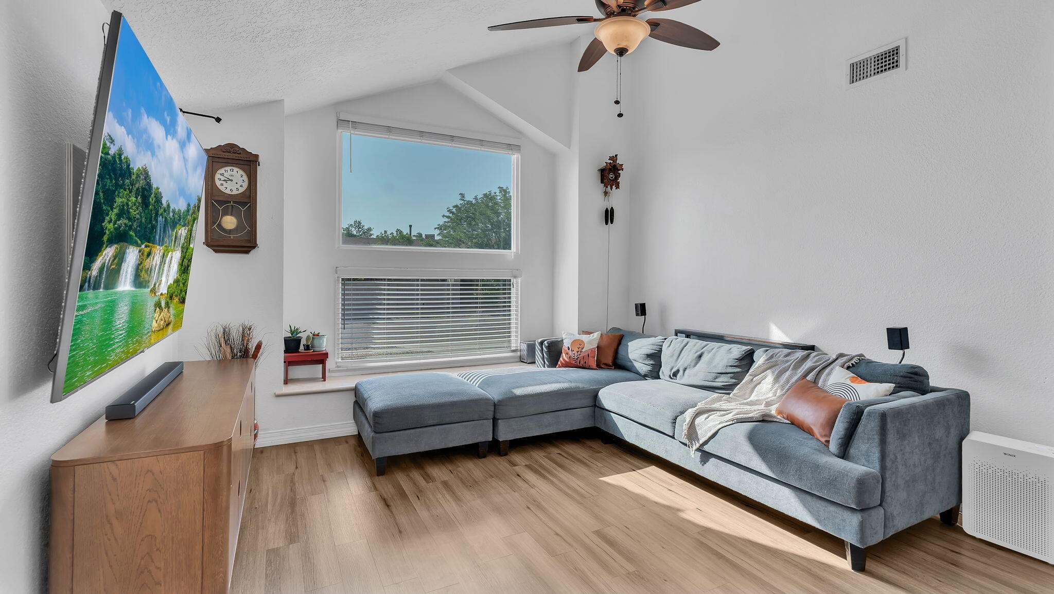 1093 CAMINO DEL REY Drive