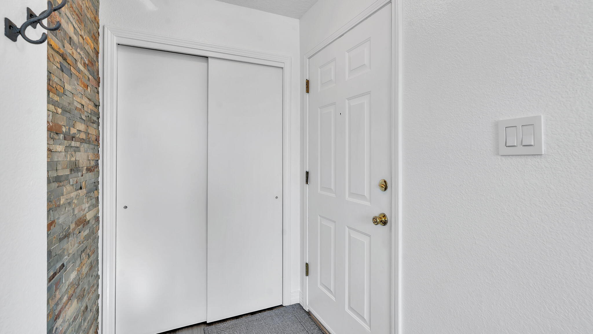 1093 CAMINO DEL REY Drive