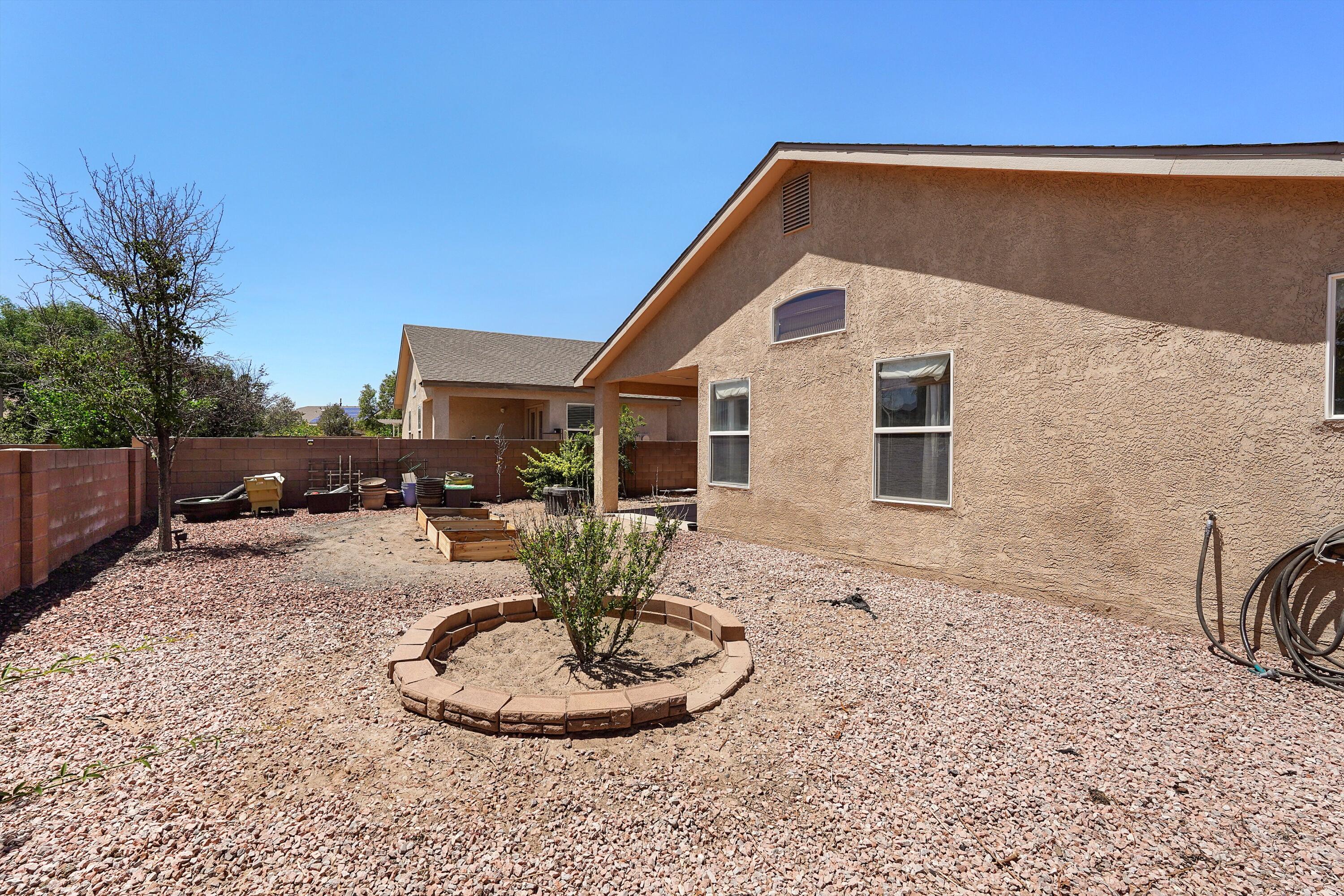 512 PLAYFUL MEADOWS Drive NE