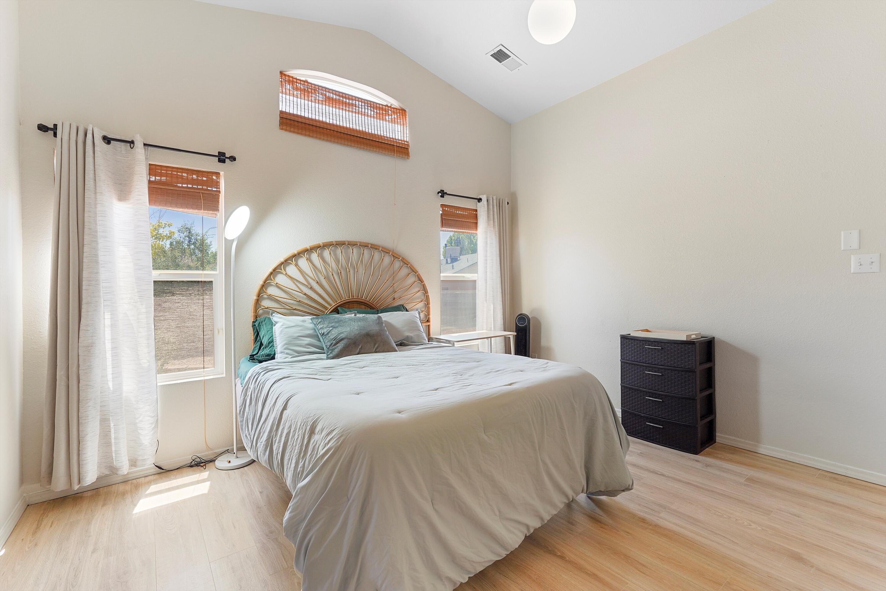 512 PLAYFUL MEADOWS Drive NE