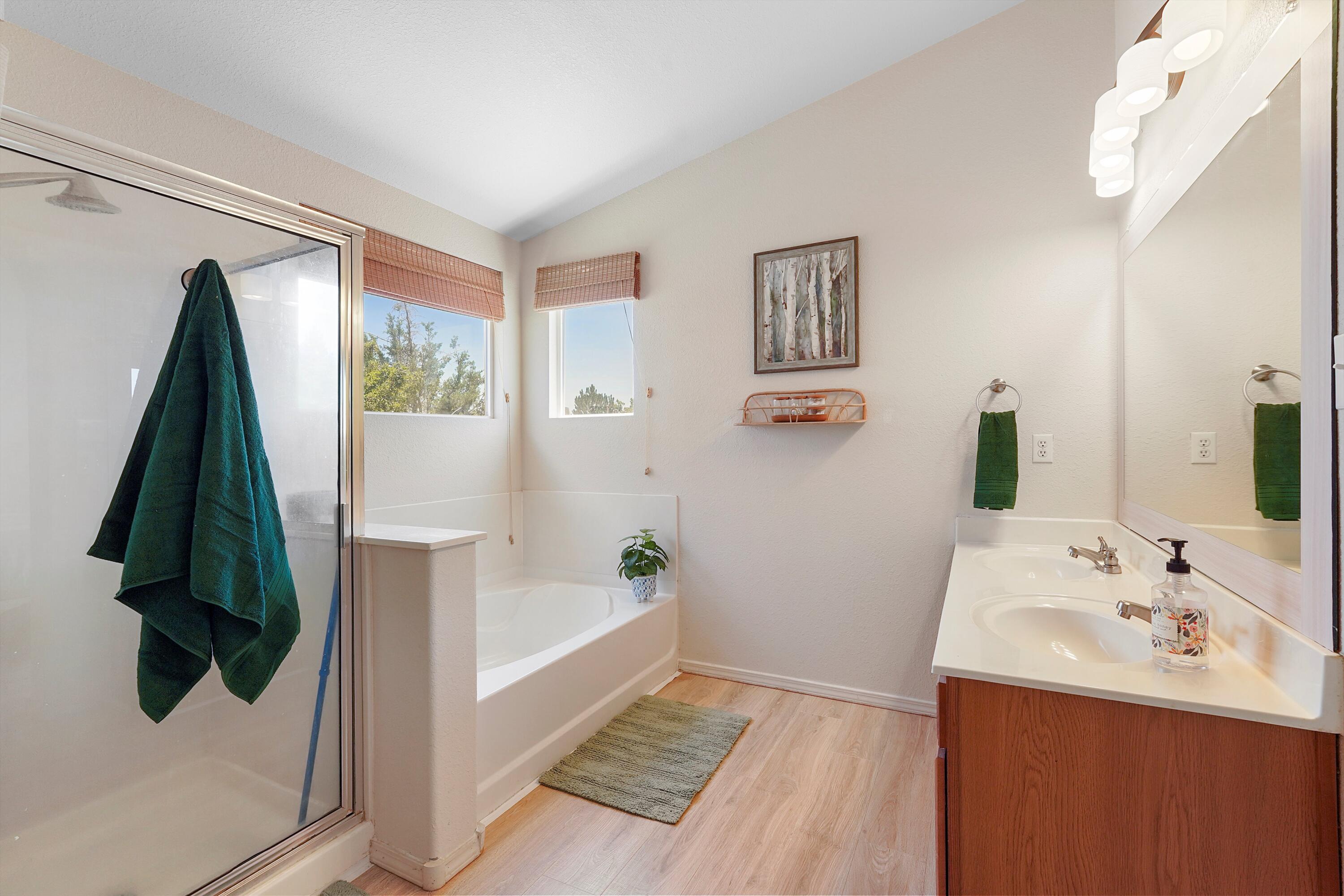 512 PLAYFUL MEADOWS Drive NE