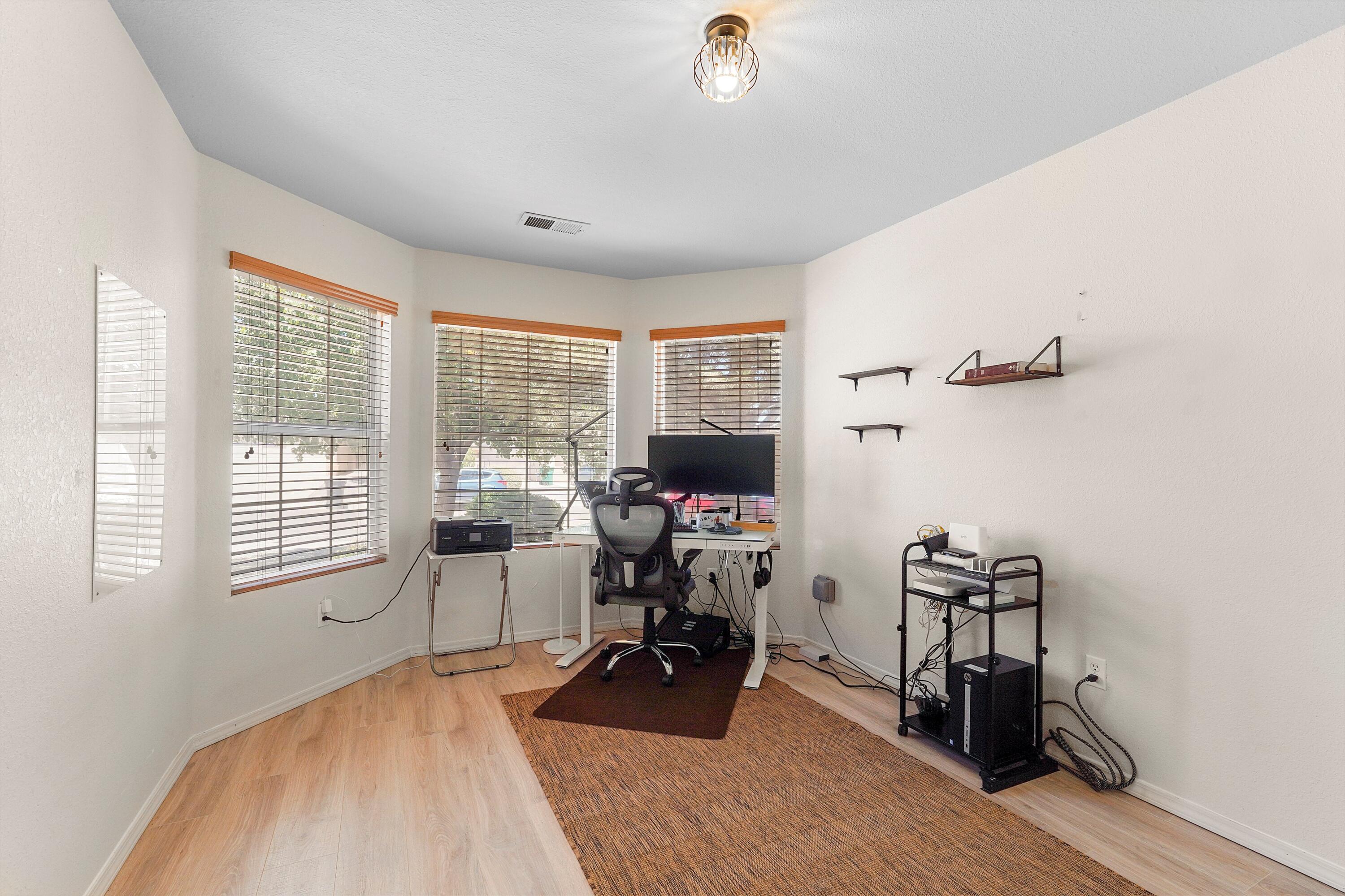 512 PLAYFUL MEADOWS Drive NE