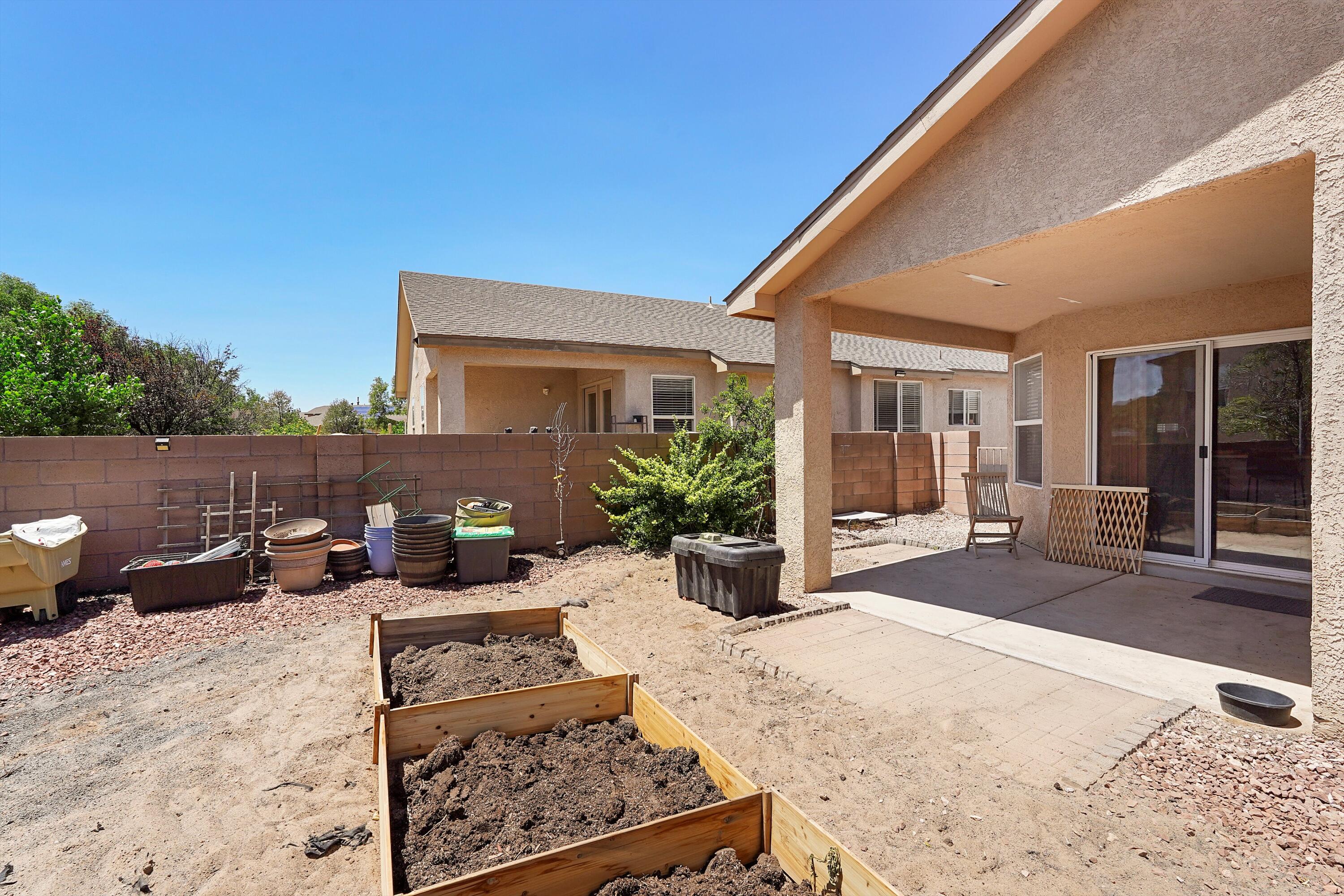 512 PLAYFUL MEADOWS Drive NE