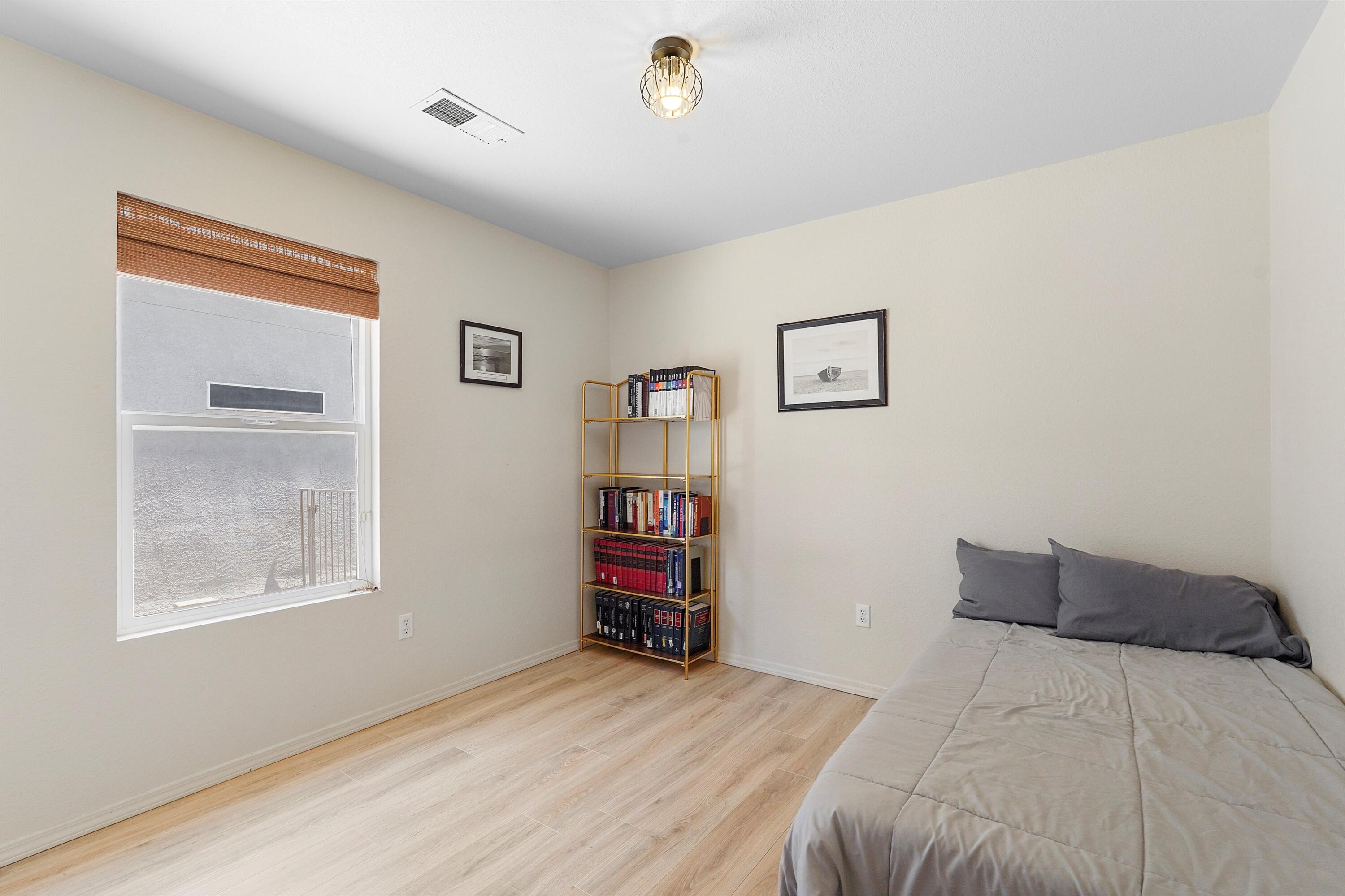 512 PLAYFUL MEADOWS Drive NE