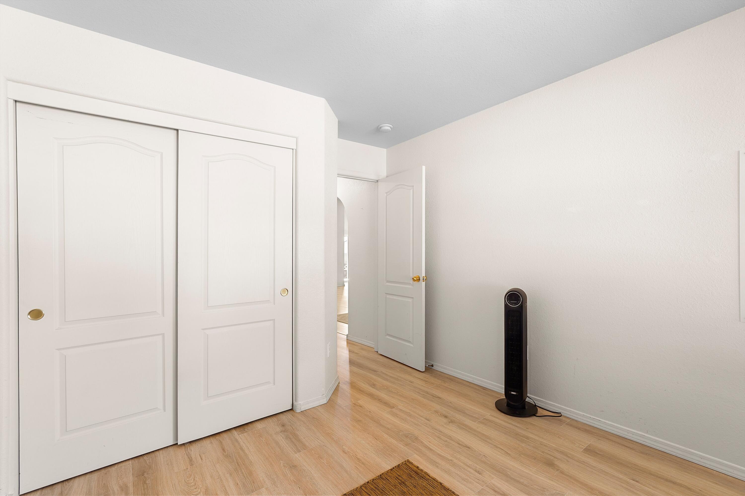 512 PLAYFUL MEADOWS Drive NE