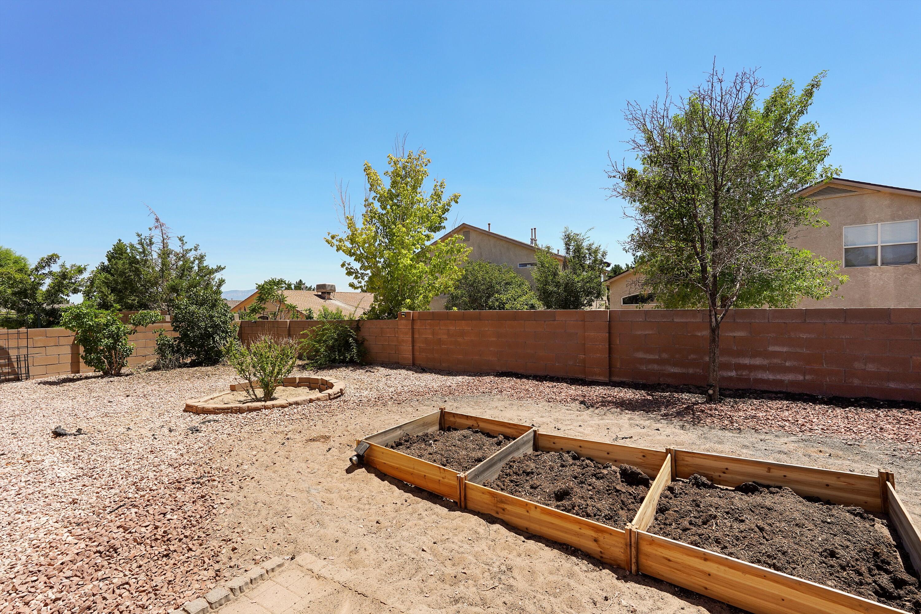 512 PLAYFUL MEADOWS Drive NE