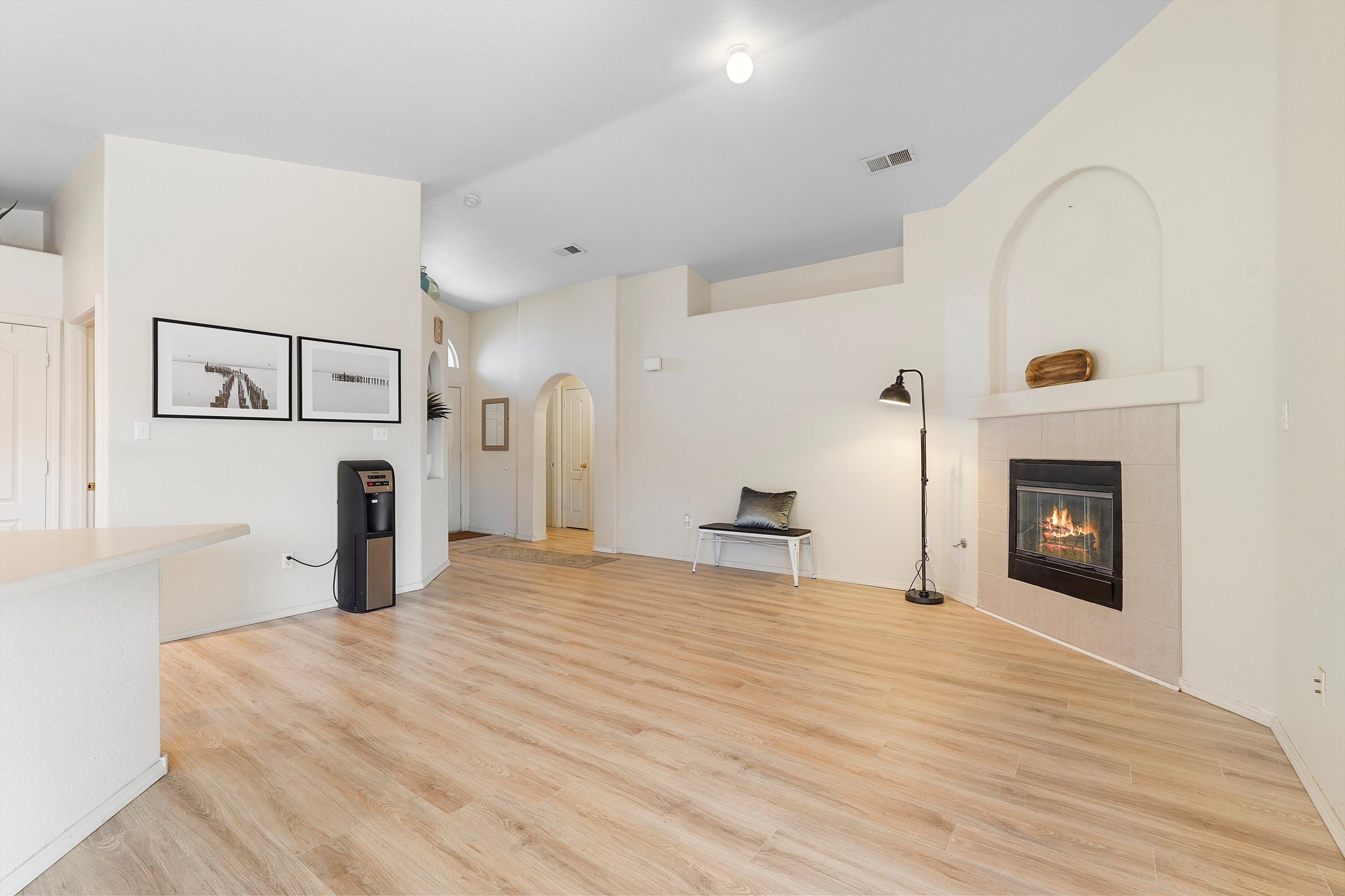 512 PLAYFUL MEADOWS Drive NE