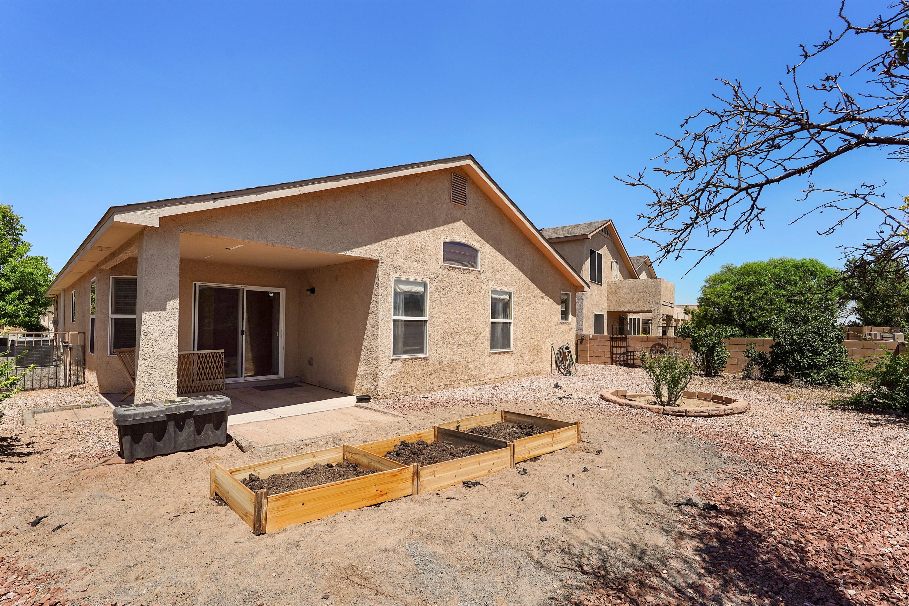 512 PLAYFUL MEADOWS Drive NE