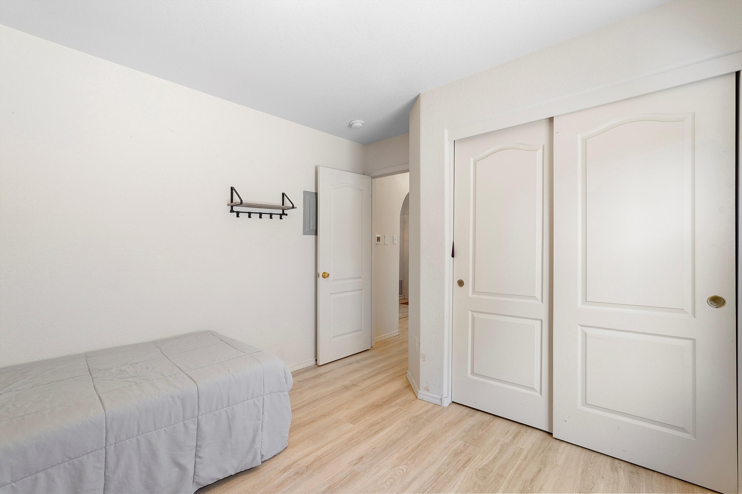 512 PLAYFUL MEADOWS Drive NE