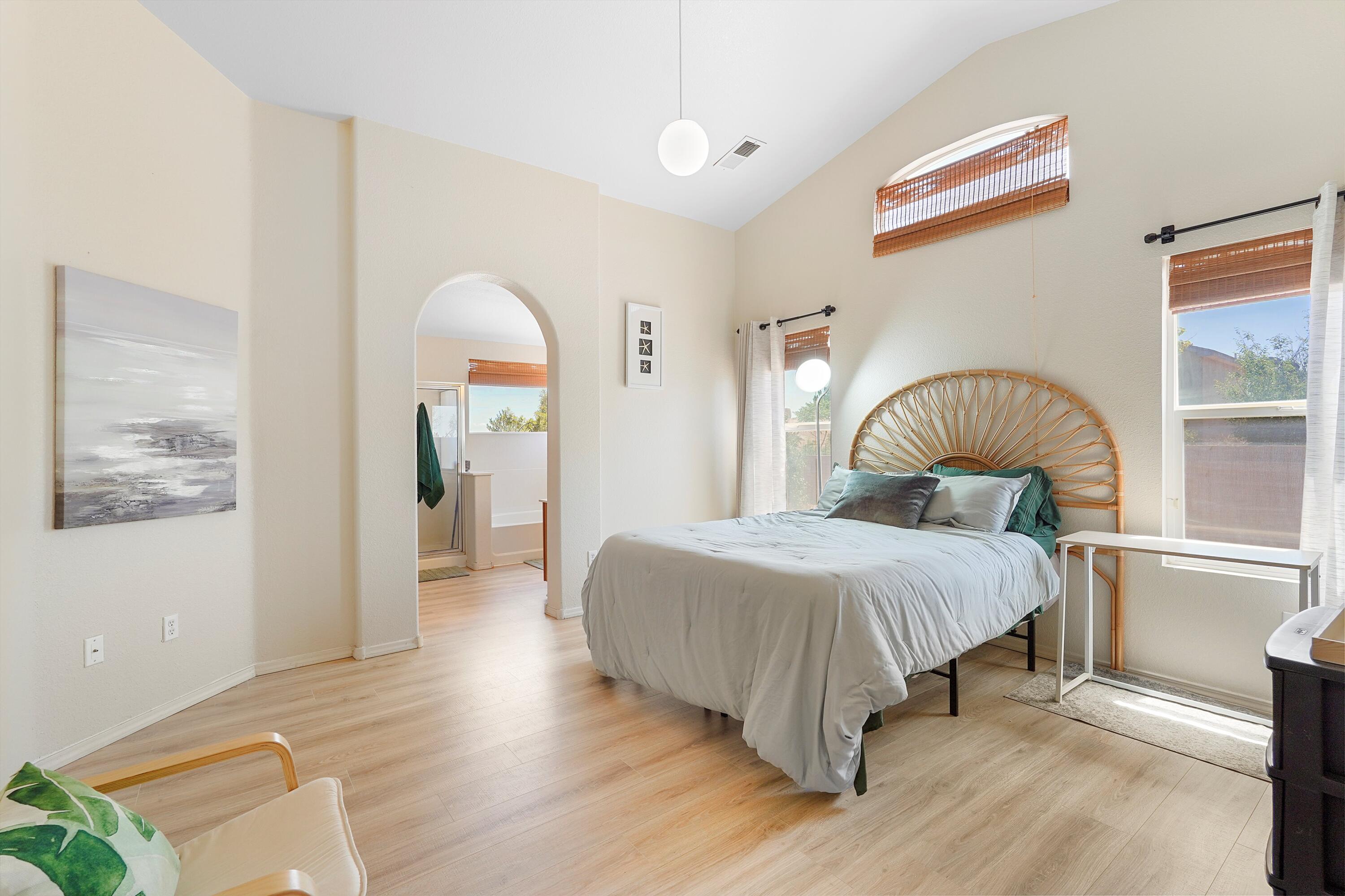 512 PLAYFUL MEADOWS Drive NE