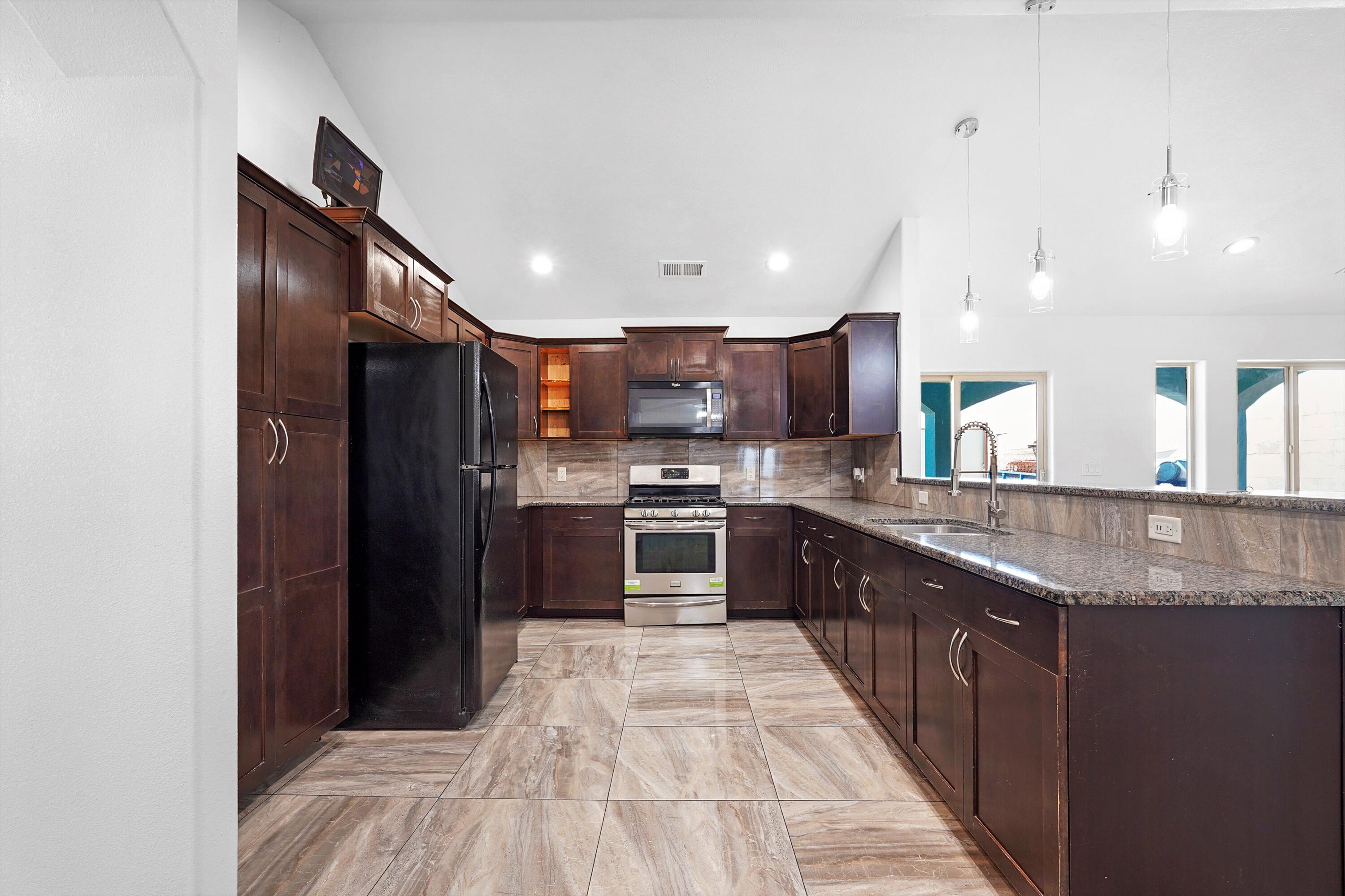 4519 W GLEN Drive SW