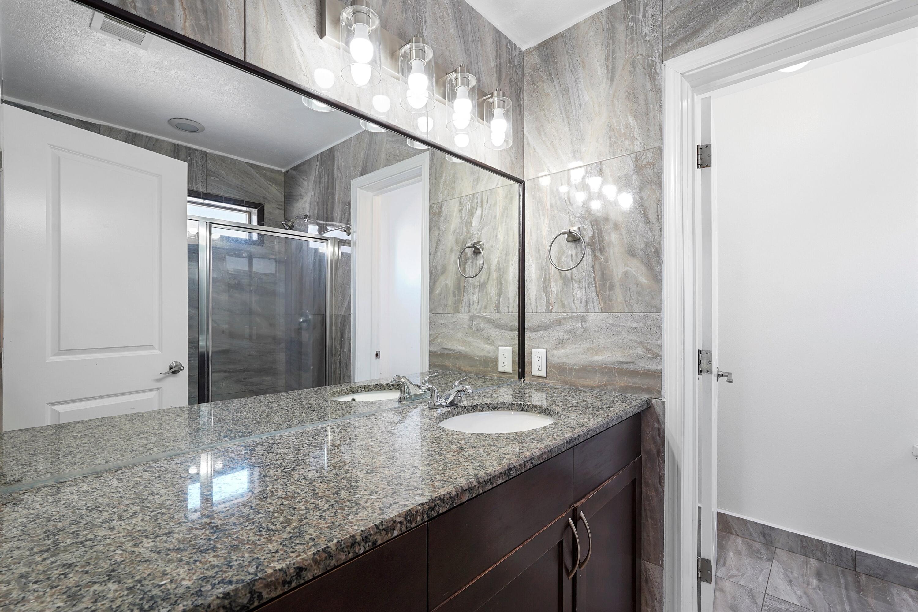 4519 W GLEN Drive SW