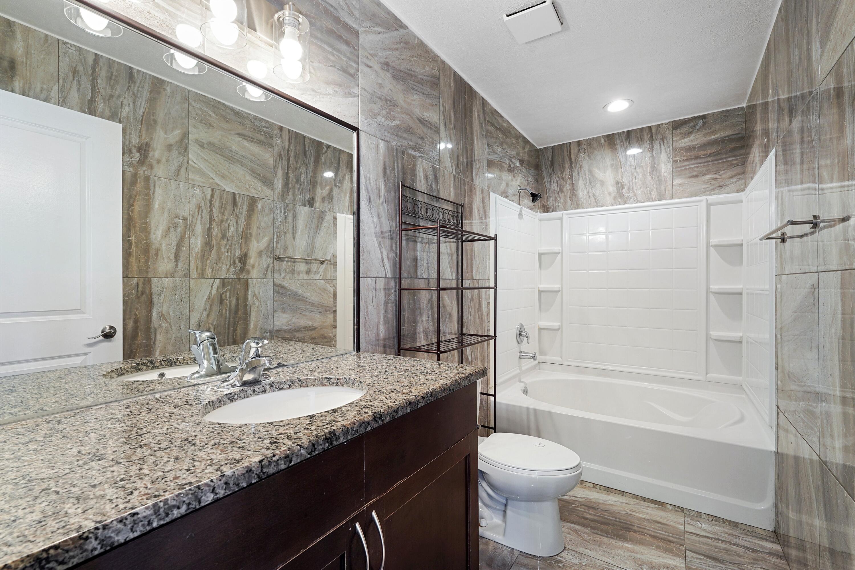 4519 W GLEN Drive SW