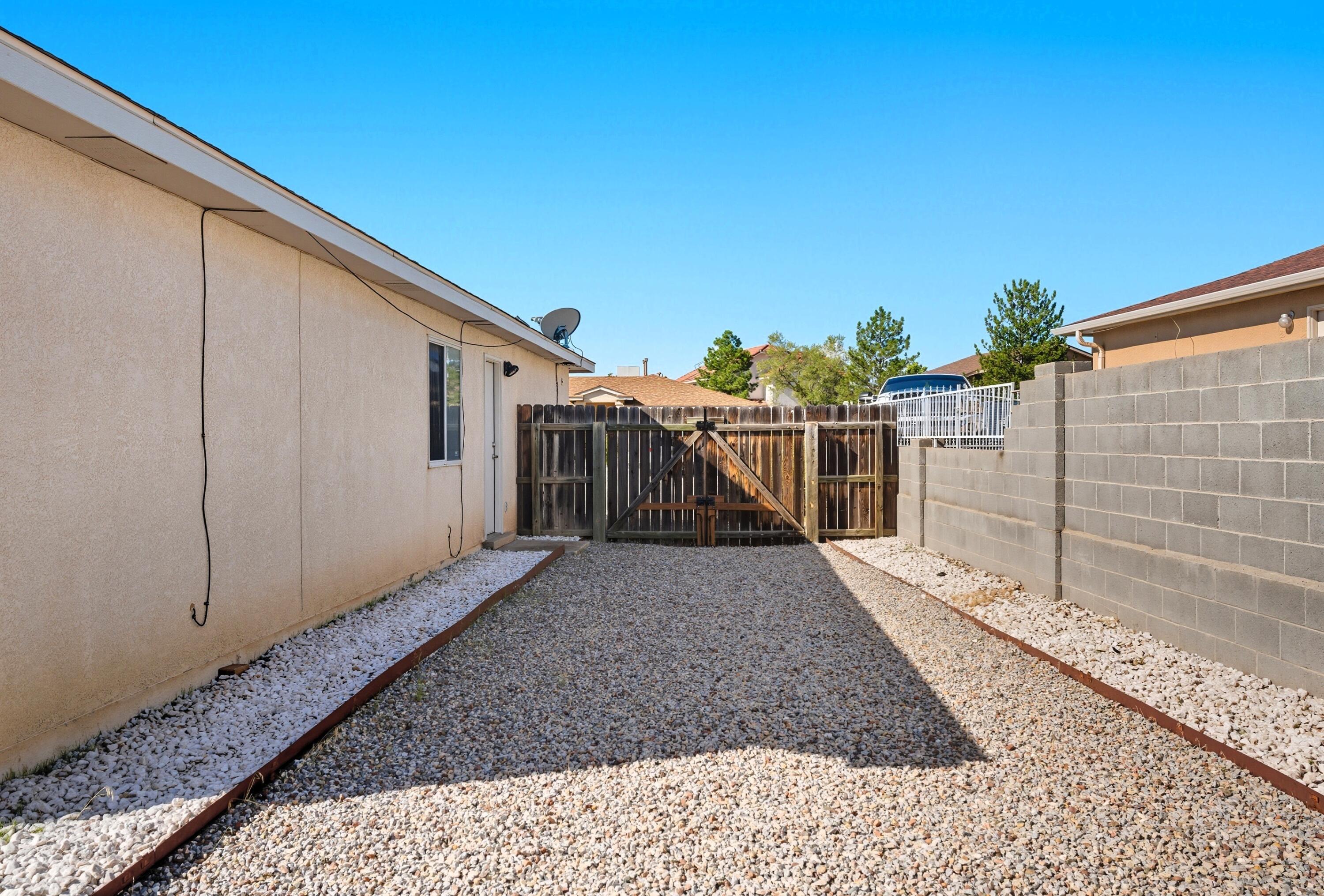 7023 CLARK HILLS Drive NE