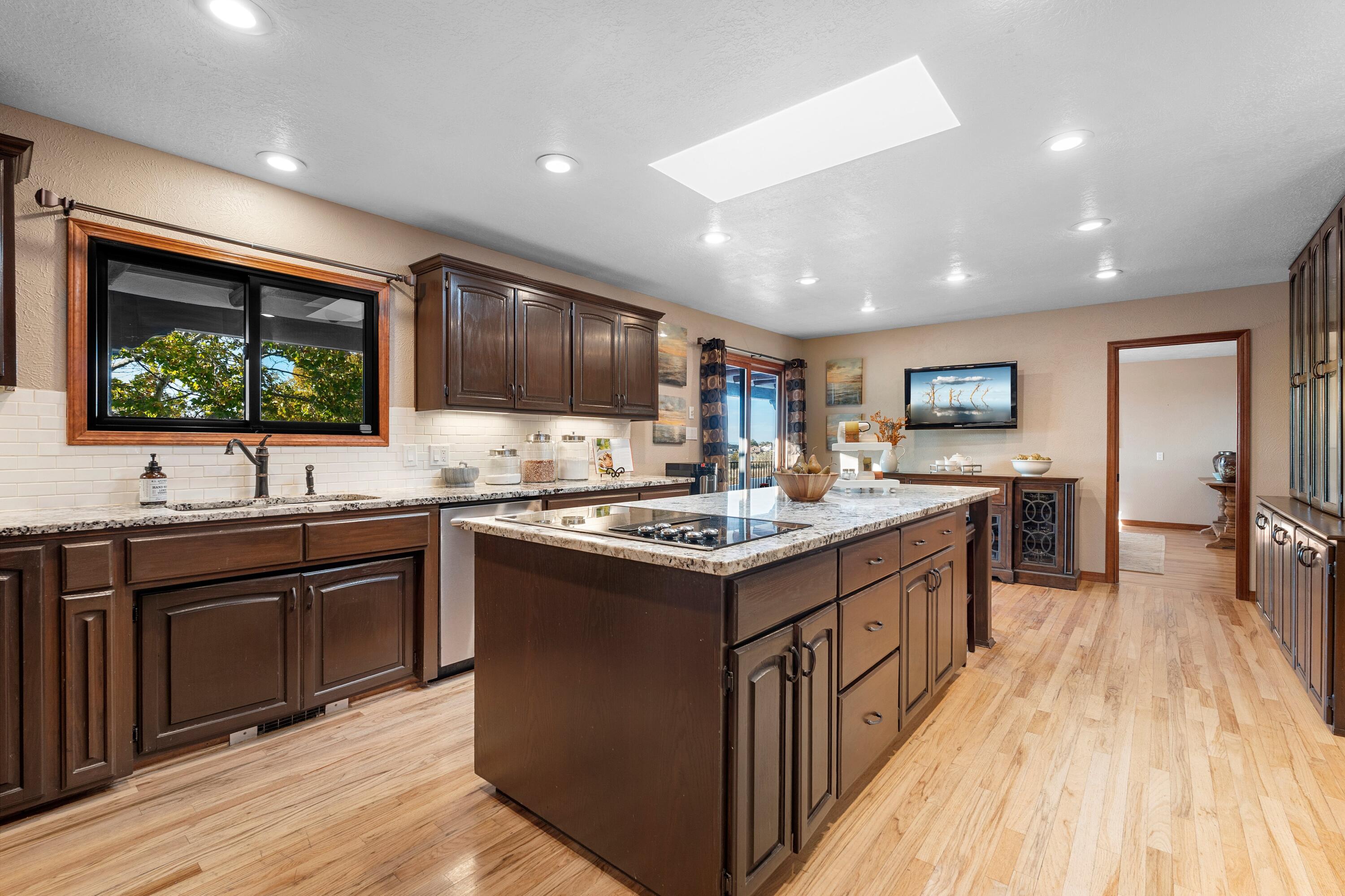 10809 Anaheim Avenue NE