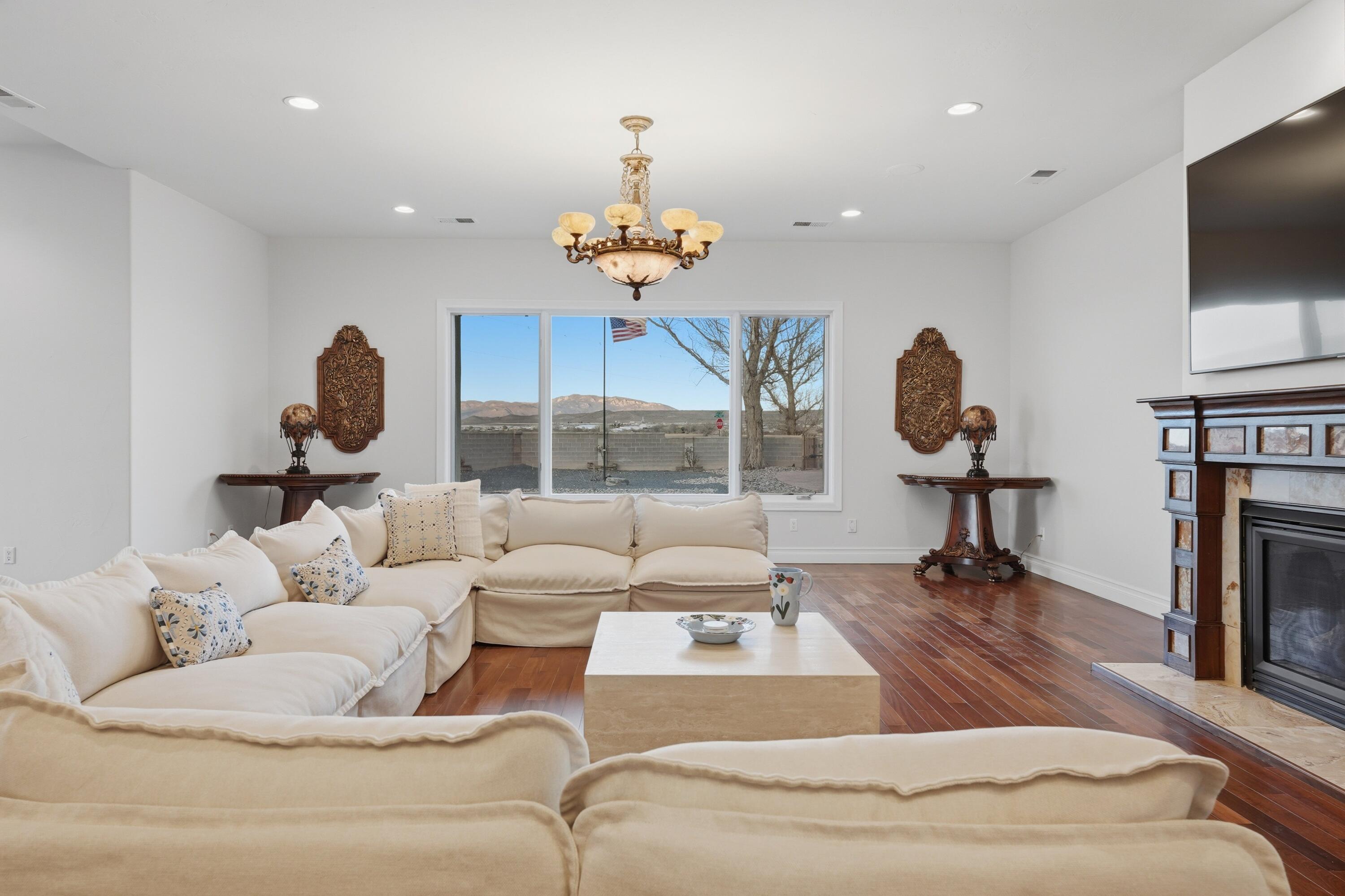 800 Salida Sandia SW