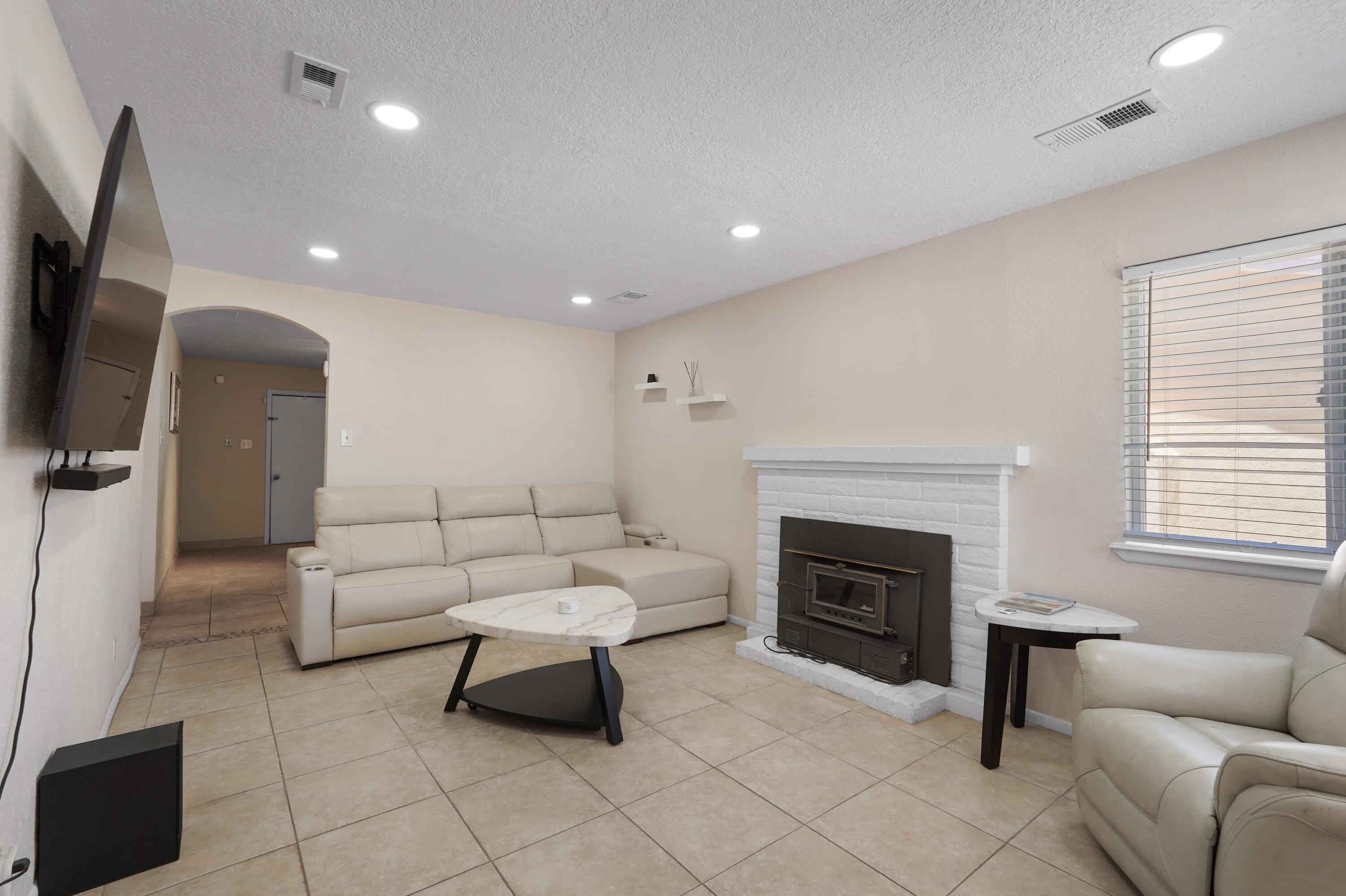 241 Shirley Street NE