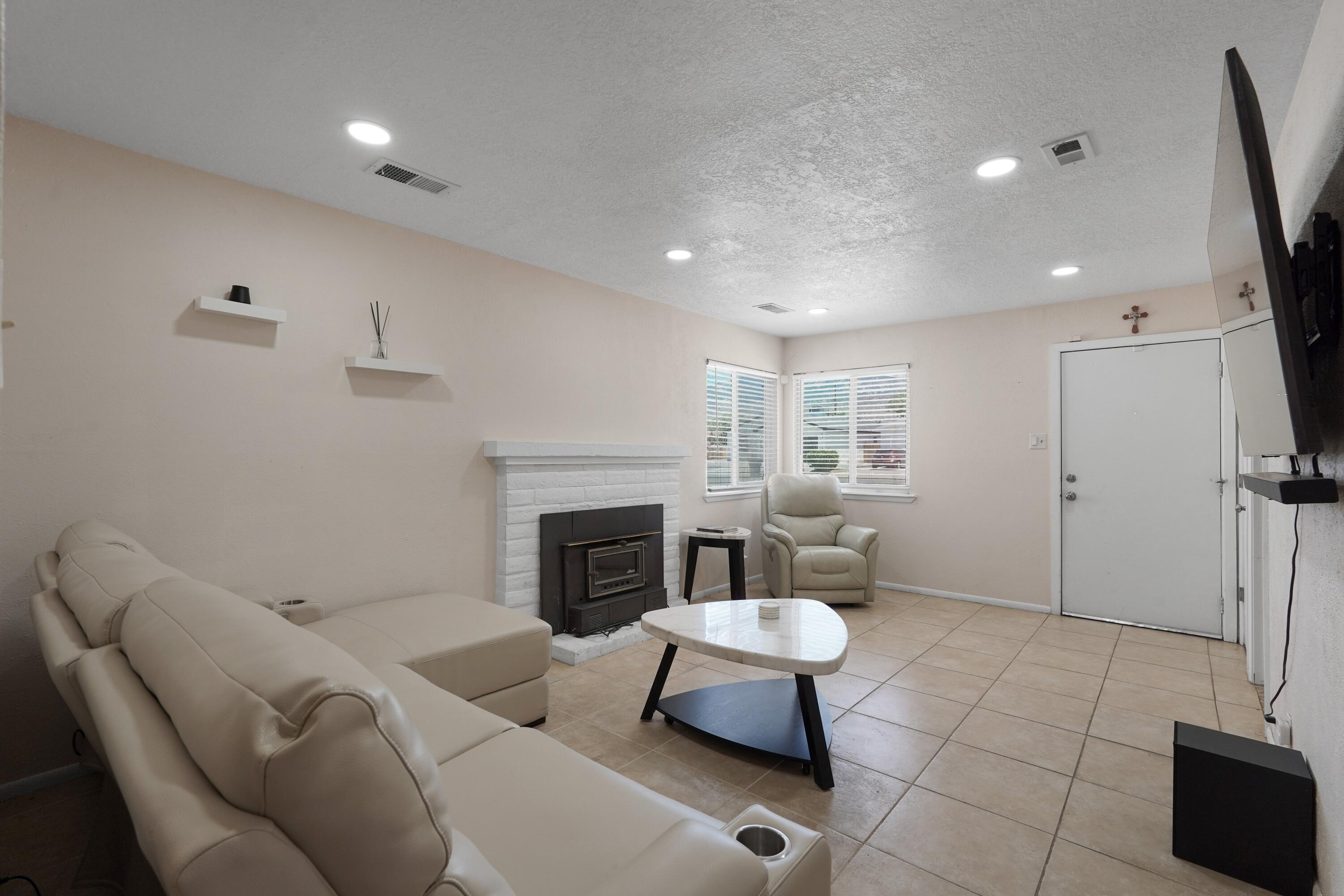 241 Shirley Street NE