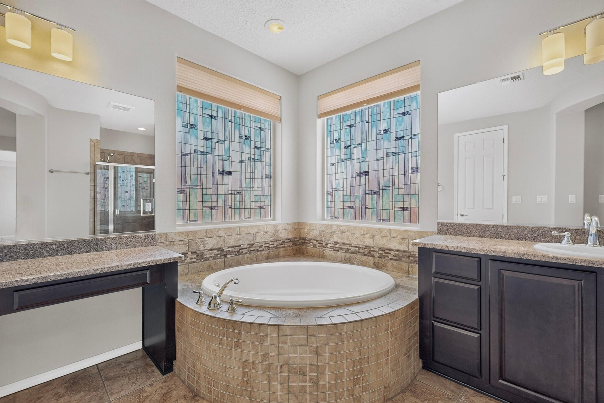45 E Vista Hermosa Place NE