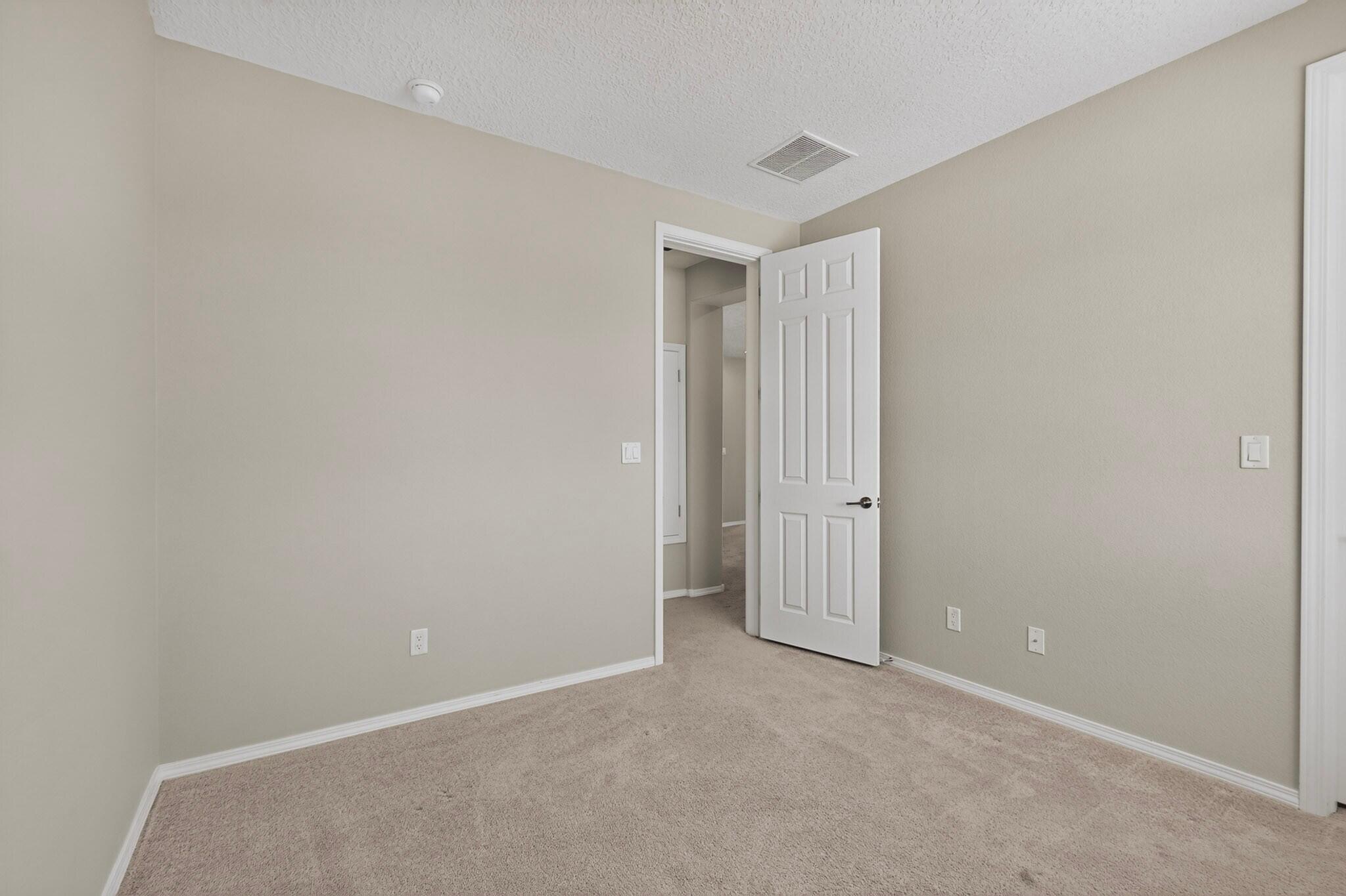 45 E Vista Hermosa Place NE