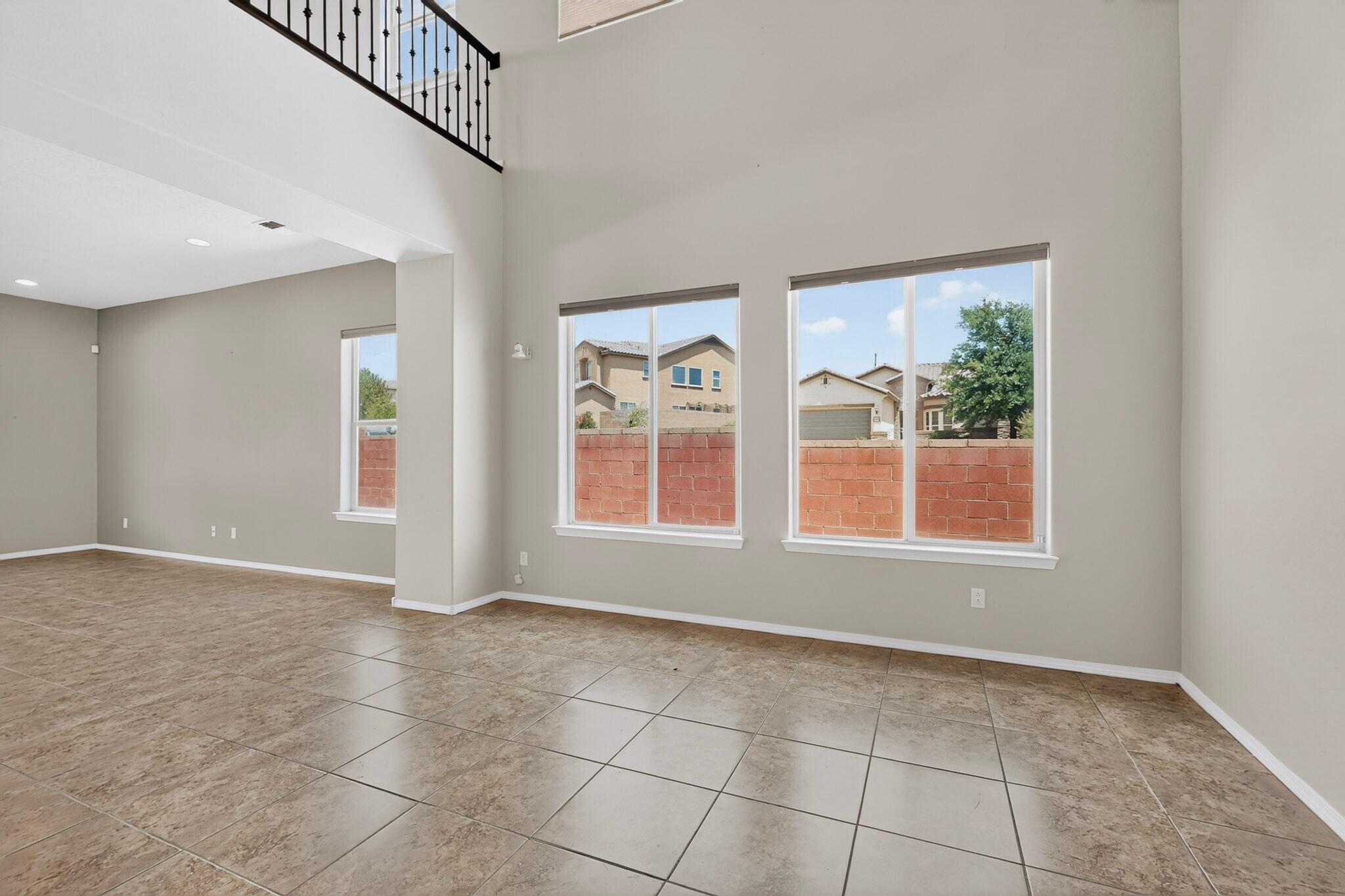 45 E Vista Hermosa Place NE