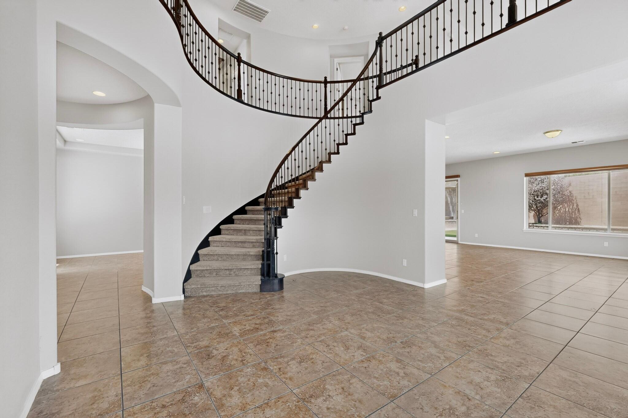 45 E Vista Hermosa Place NE