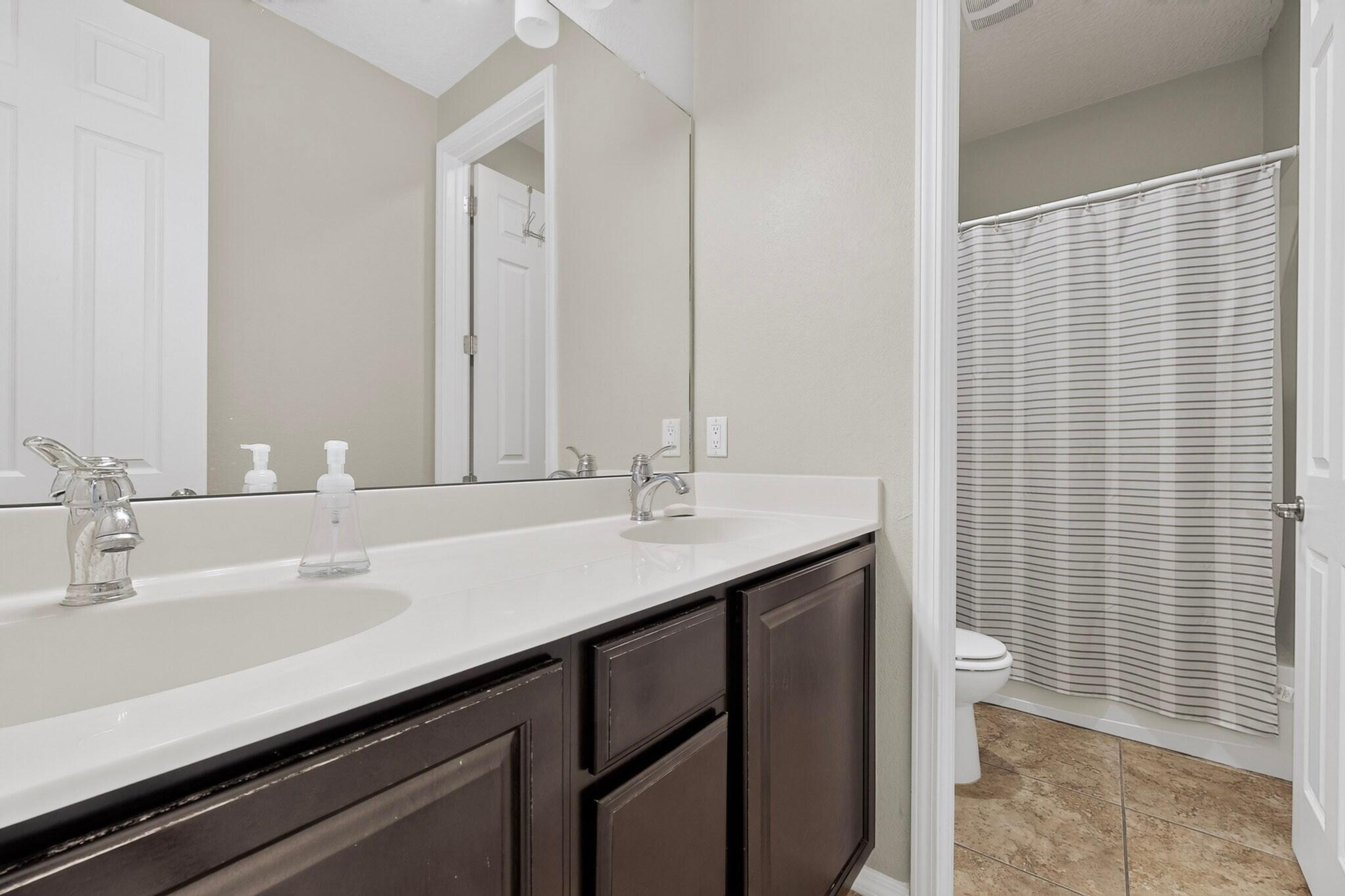45 E Vista Hermosa Place NE