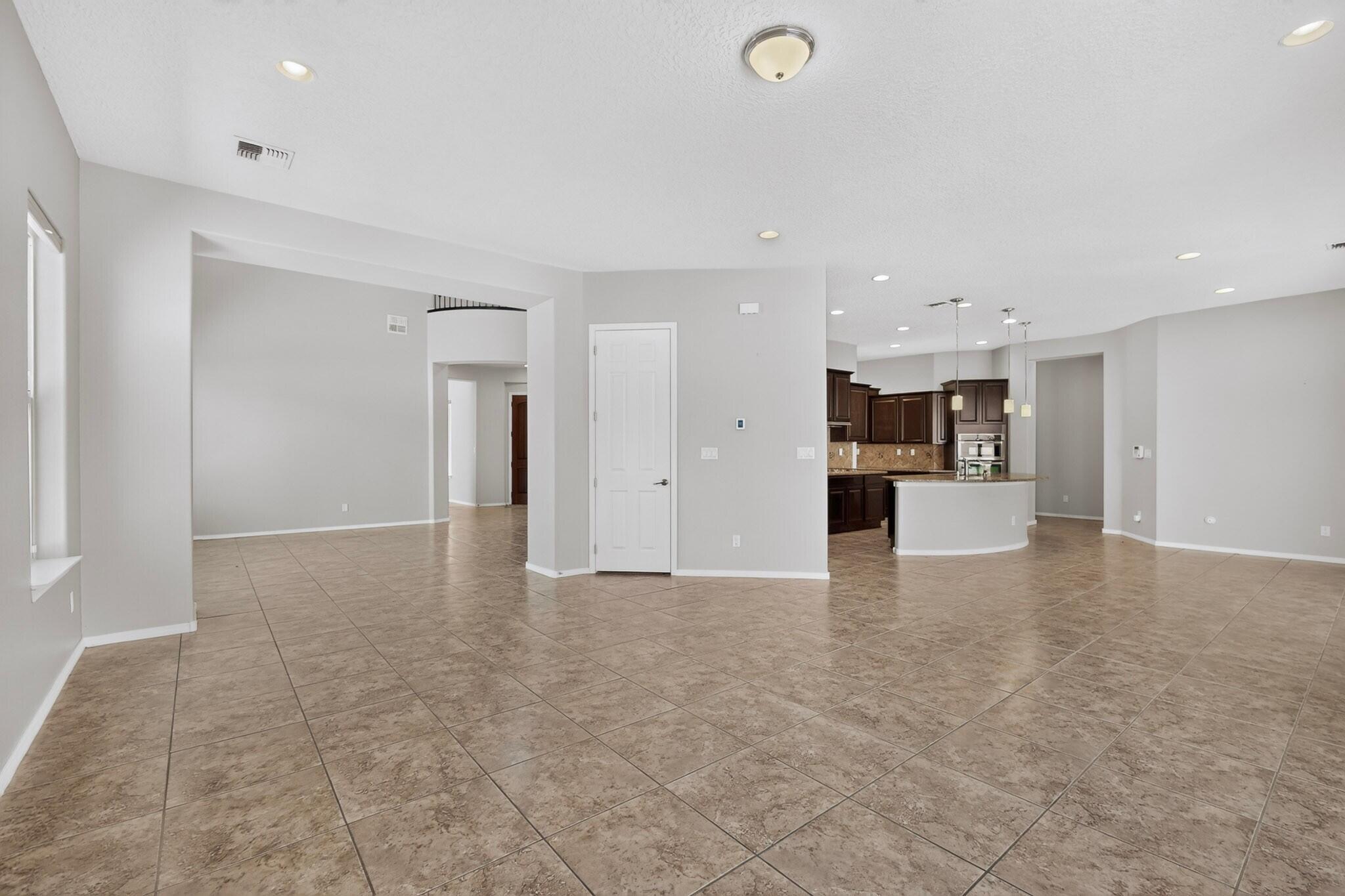 45 E Vista Hermosa Place NE