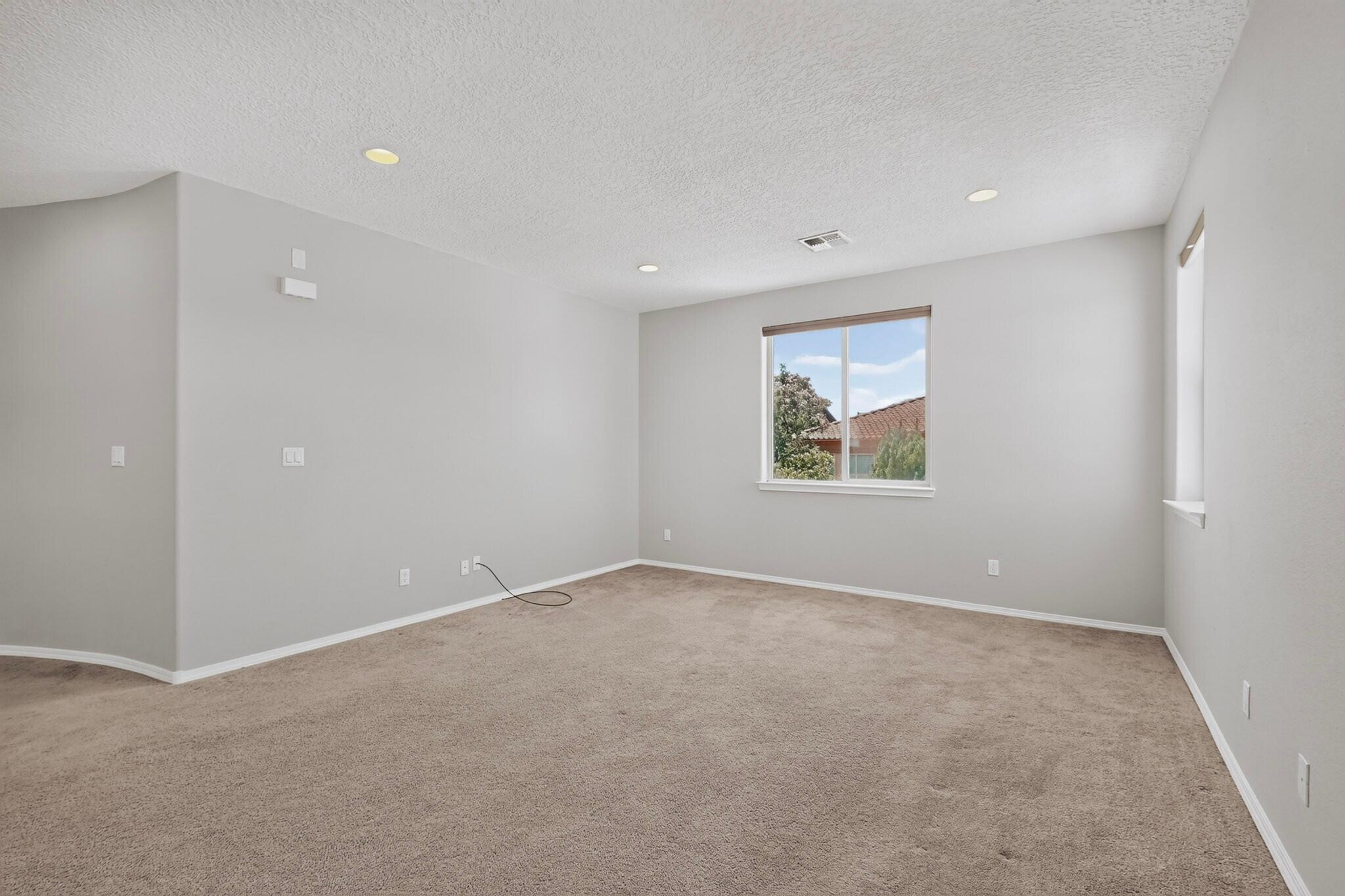 45 E Vista Hermosa Place NE
