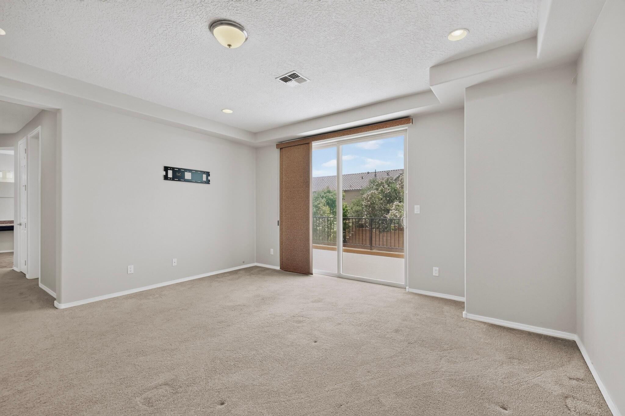 45 E Vista Hermosa Place NE