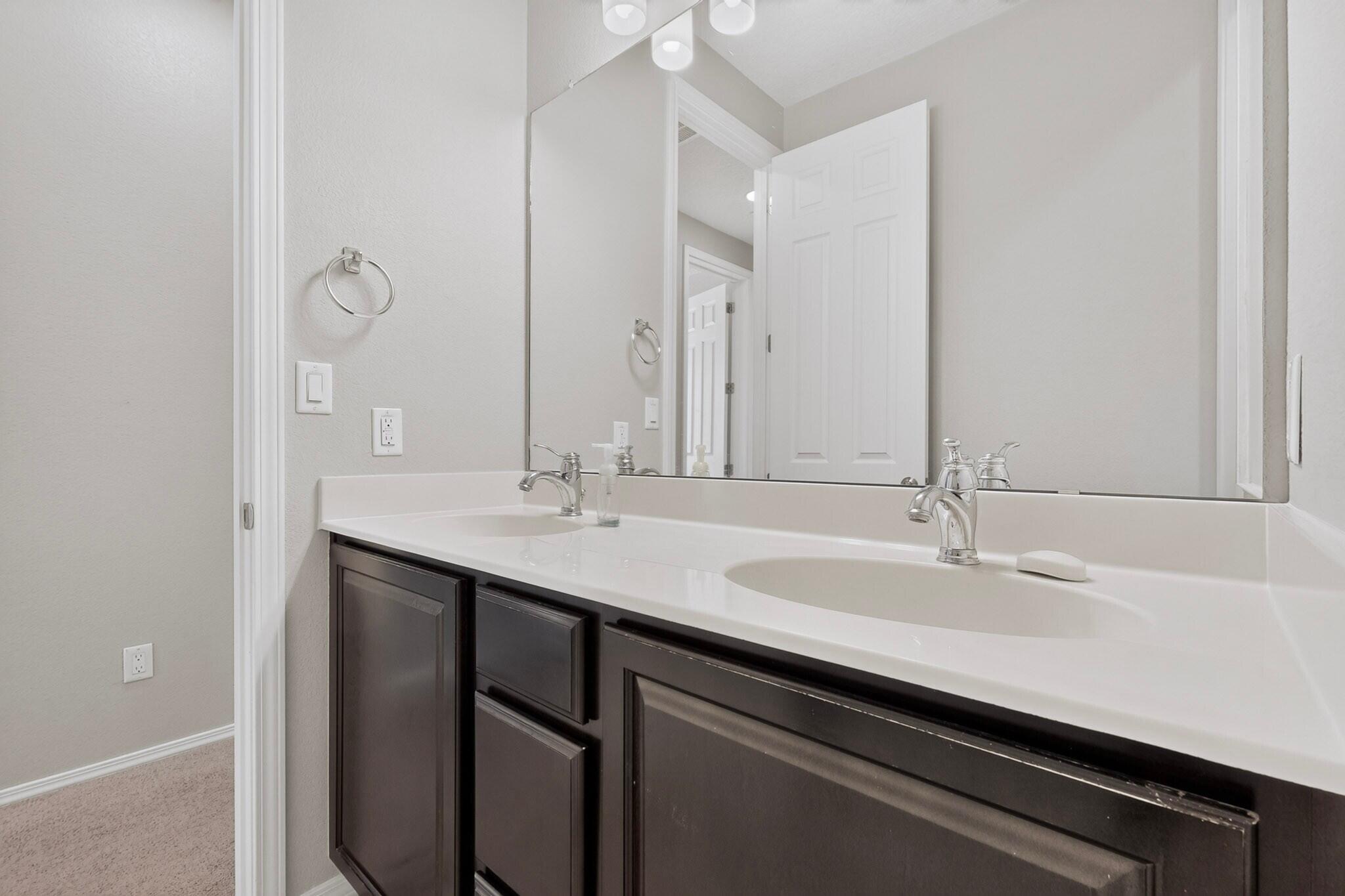 45 E Vista Hermosa Place NE