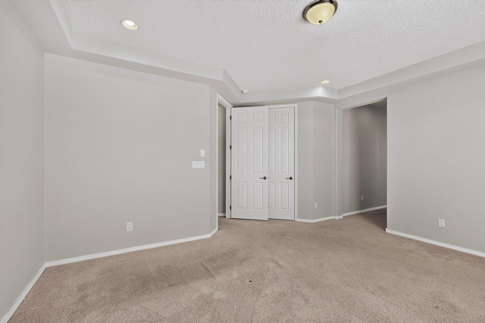 45 E Vista Hermosa Place NE