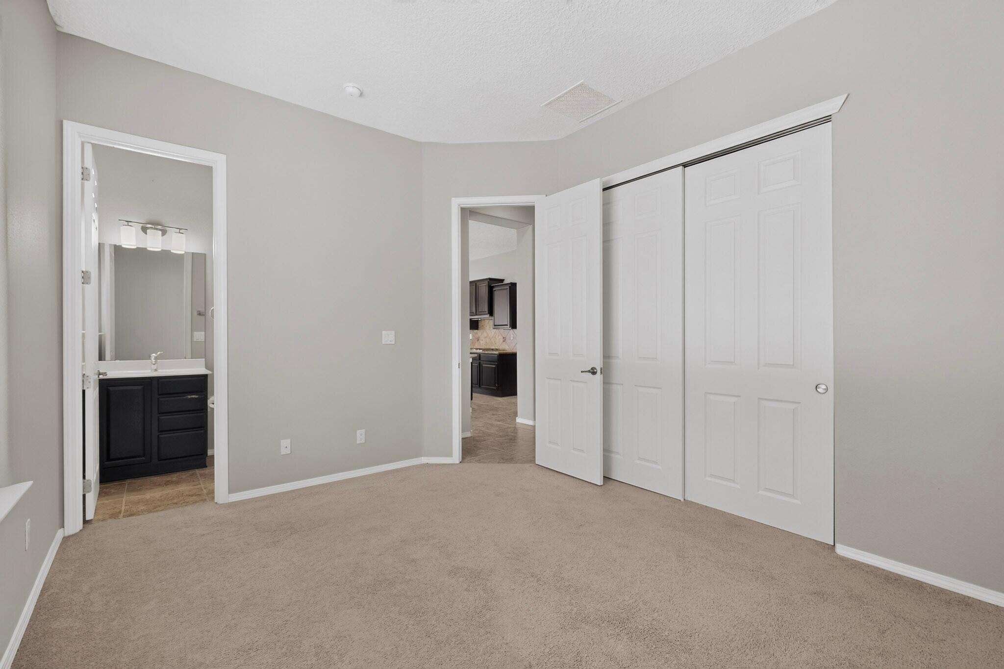 45 E Vista Hermosa Place NE