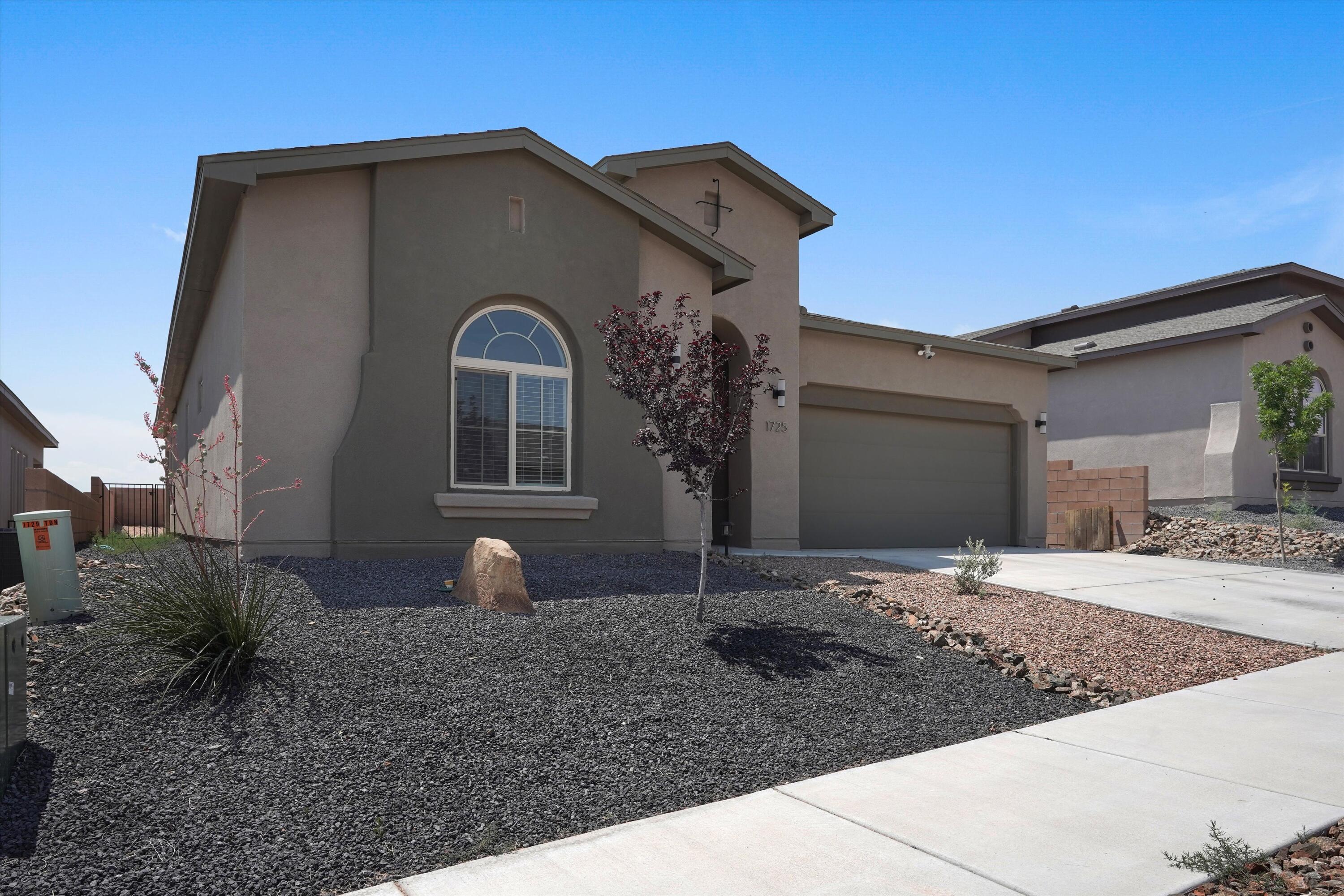 1725 Tierra Del Norte Loop NE