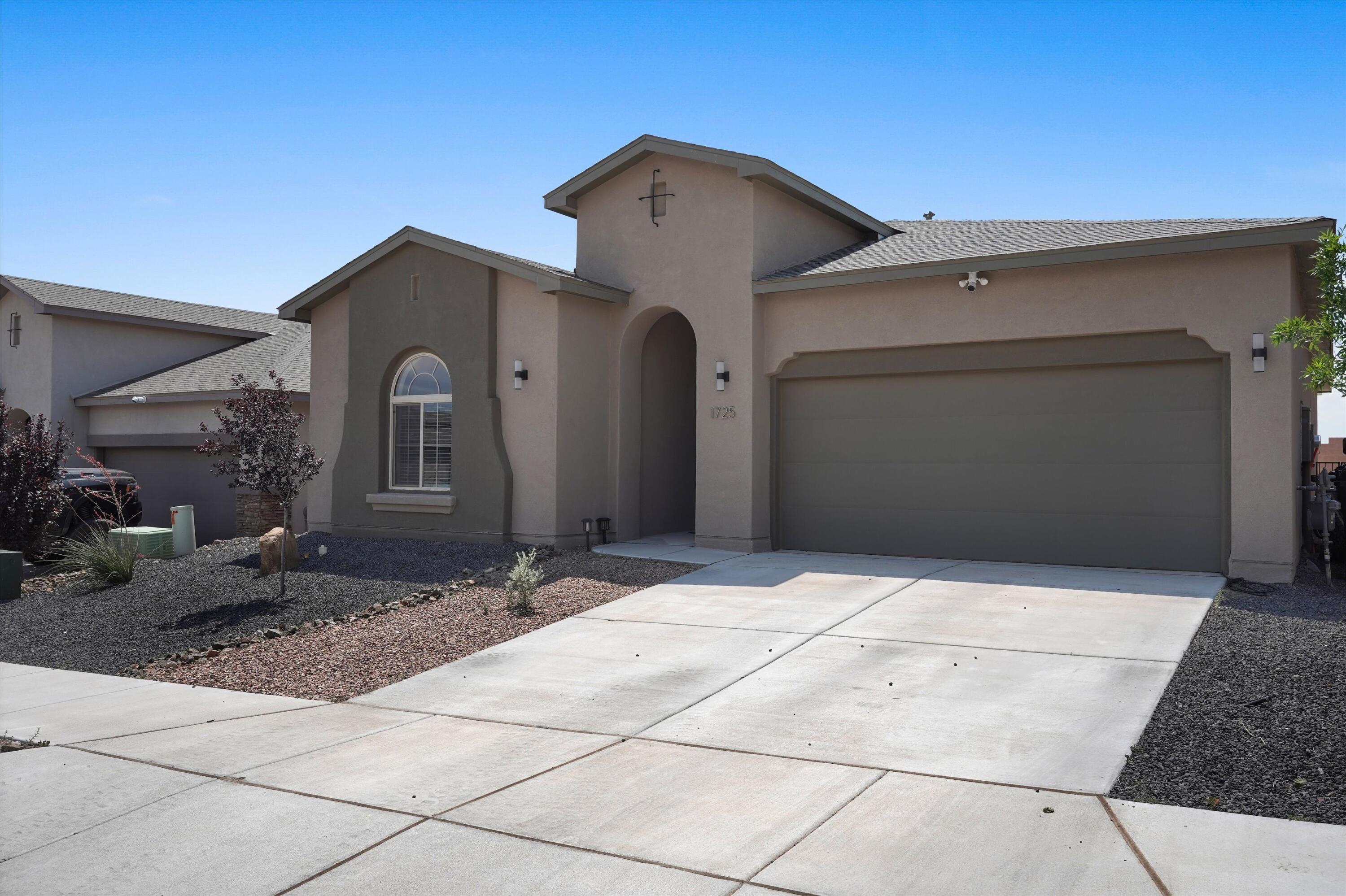 1725 Tierra Del Norte Loop NE